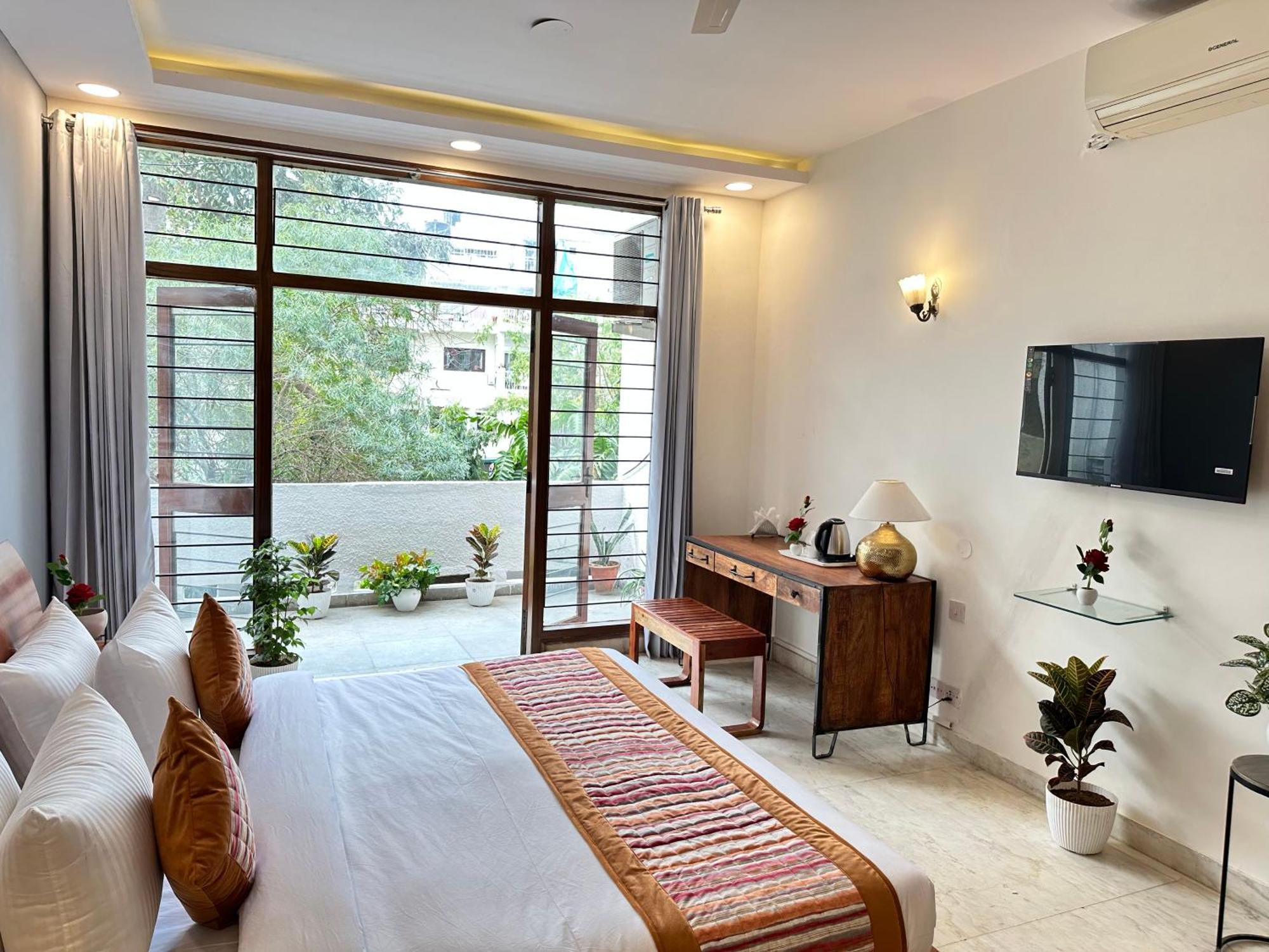 Grove Residency Hauz Khas Couple Friendly Hotel 3*