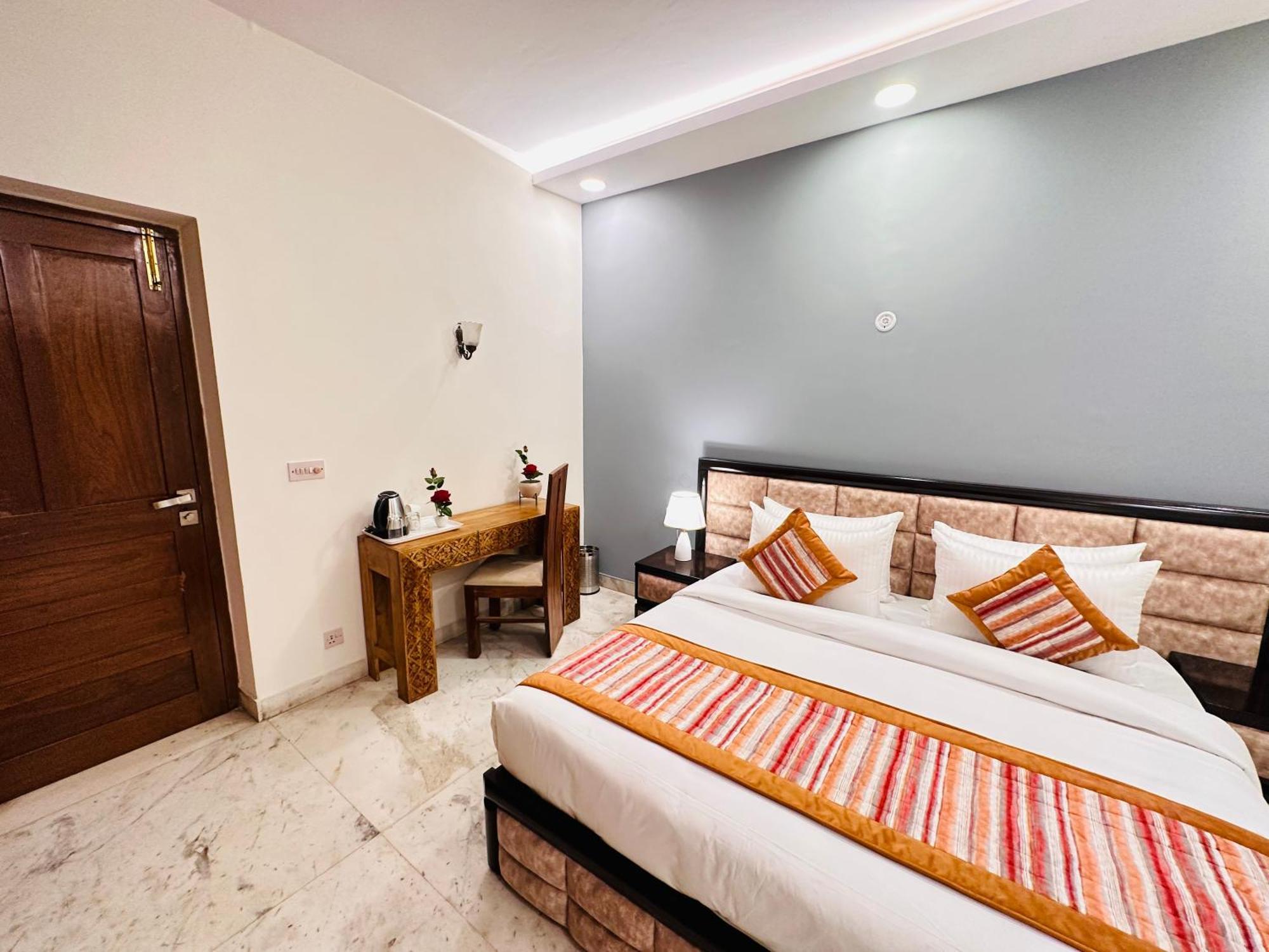 Hotel Grove Residency Hauz Khas Couple Friendly New Delhi