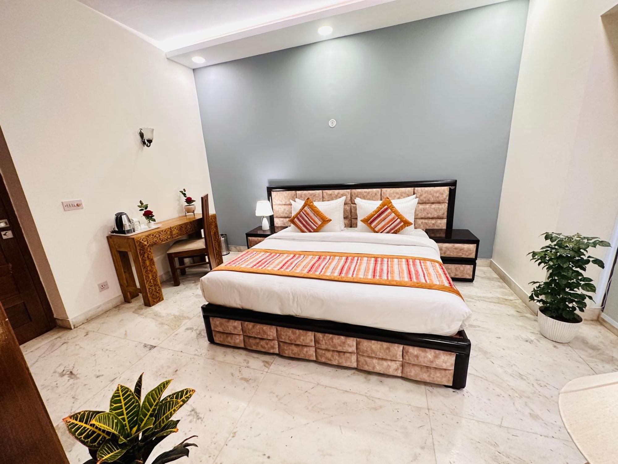Hotel Grove Residency Hauz Khas Couple Friendly