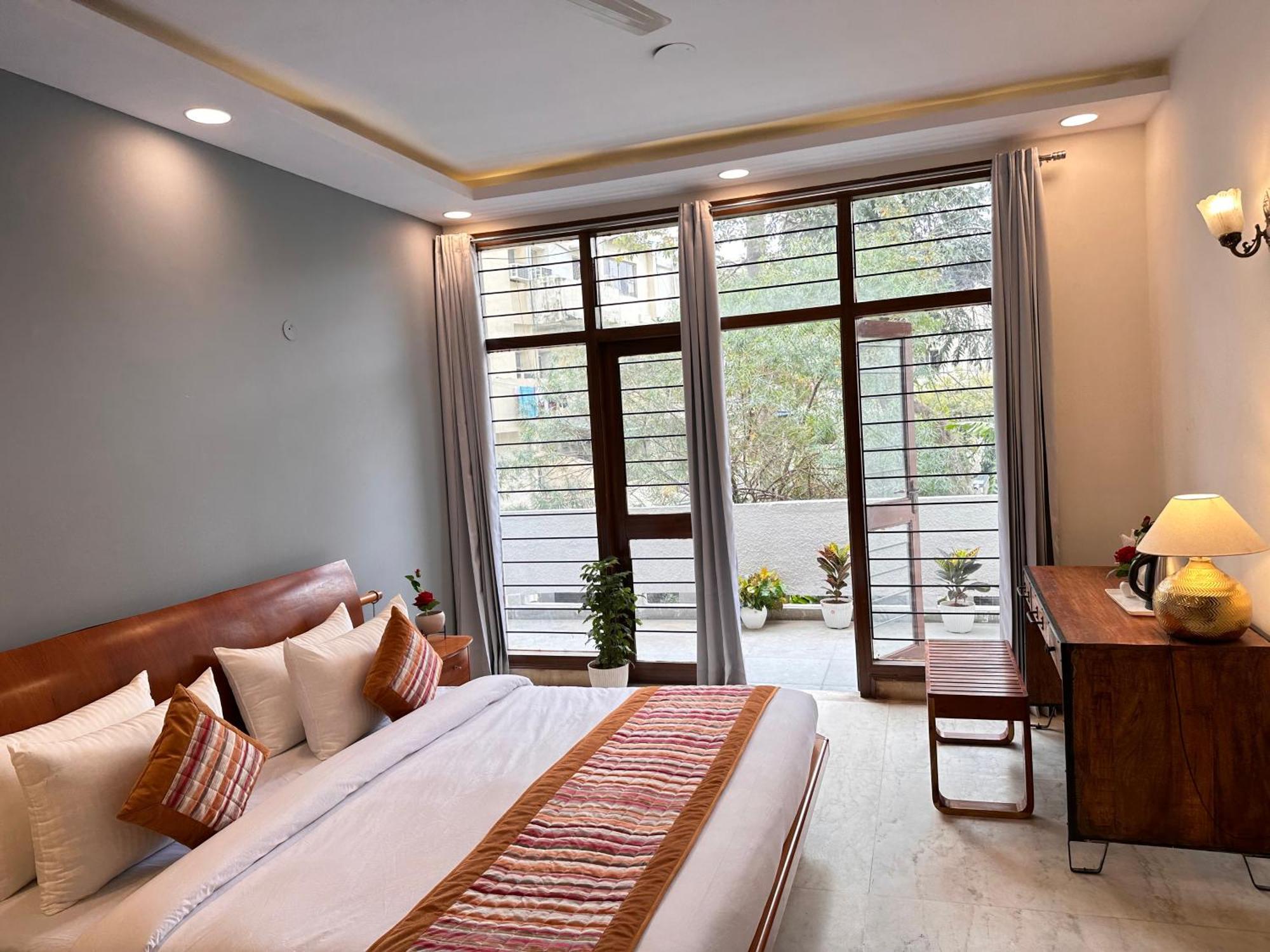 Grove Residency Hauz Khas Couple Friendly Hotel