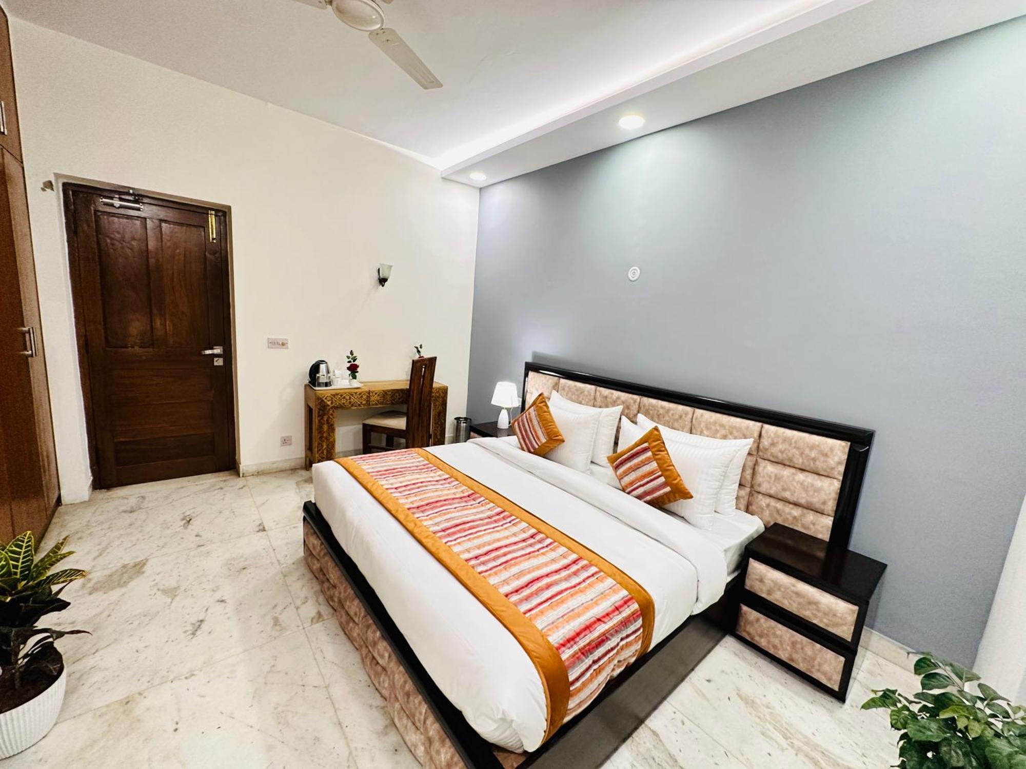 Grove Residency Hauz Khas Couple Friendly 3*