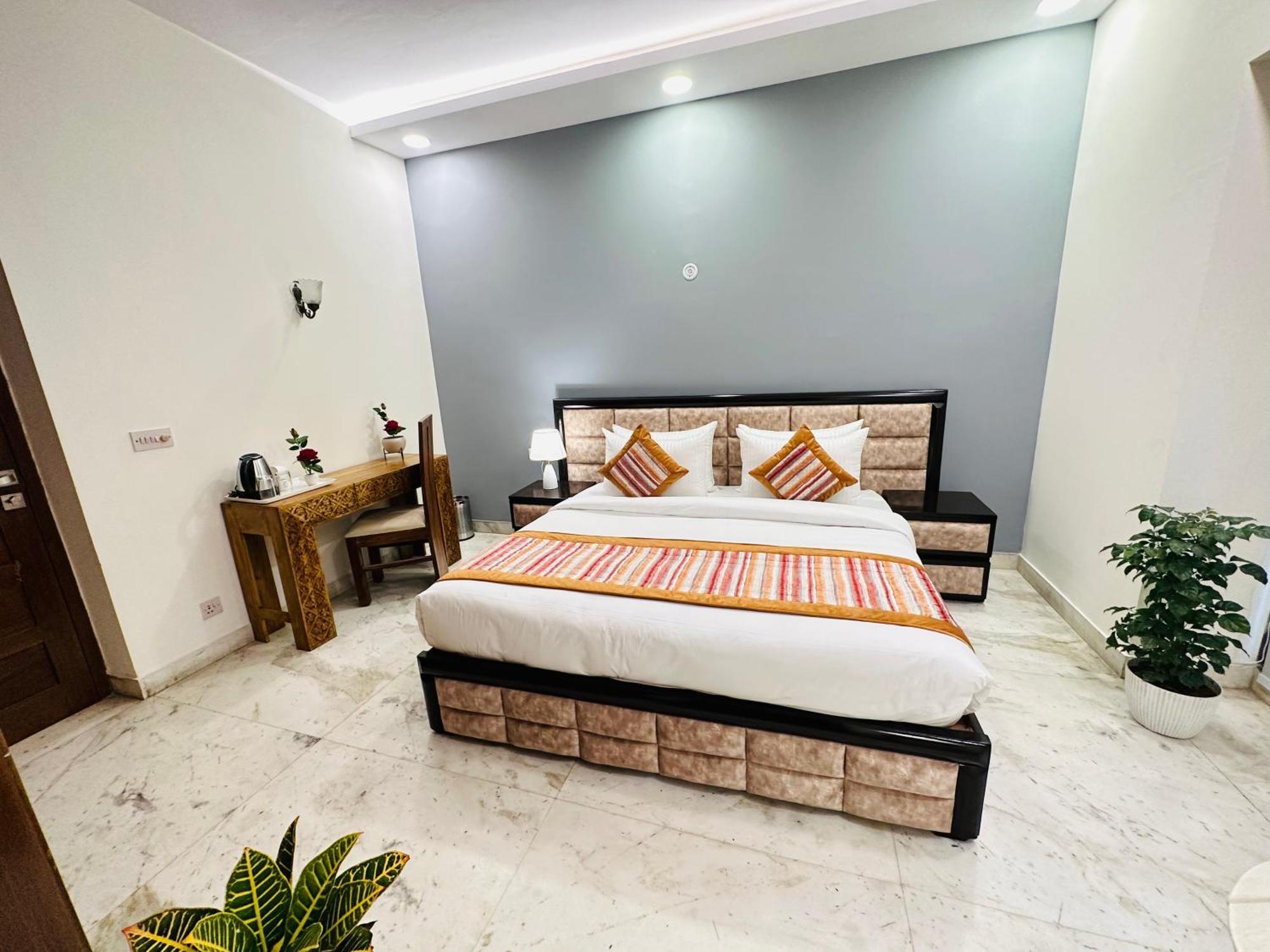 Hotel Grove Residency Hauz Khas Couple Friendly 3*