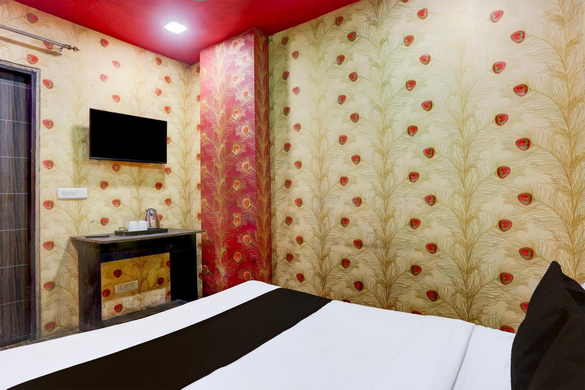 Hotel O S J Residency 3*