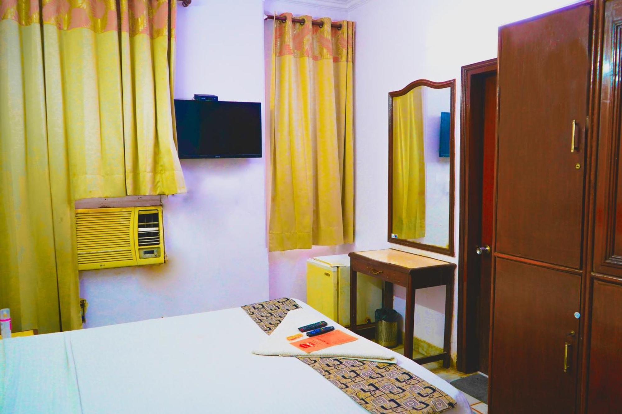 Hotel Iconic Residency - Near Ganga Ram Hospital