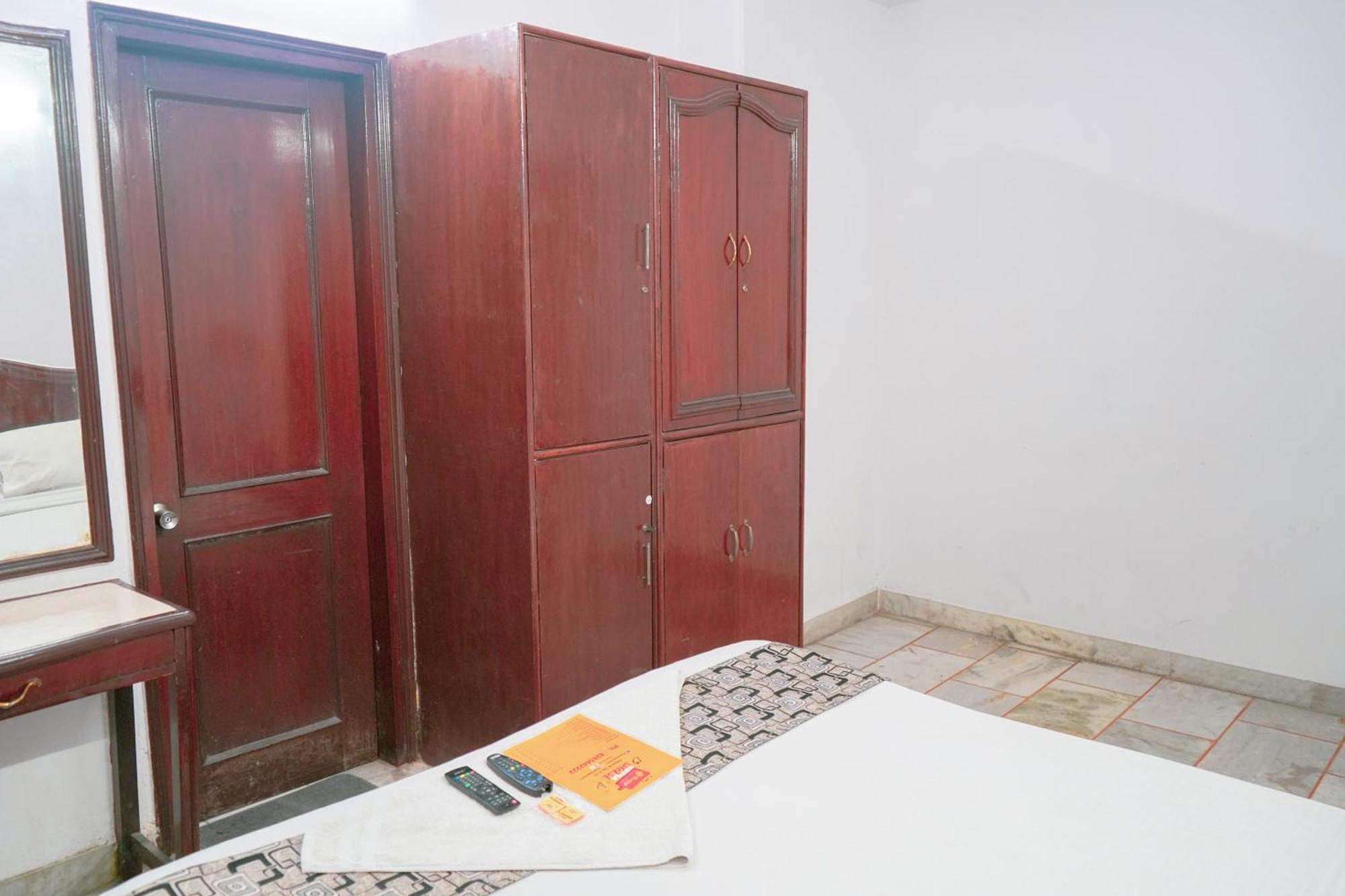 Hotel Iconic Residency - Near Ganga Ram Hospital New Delhi