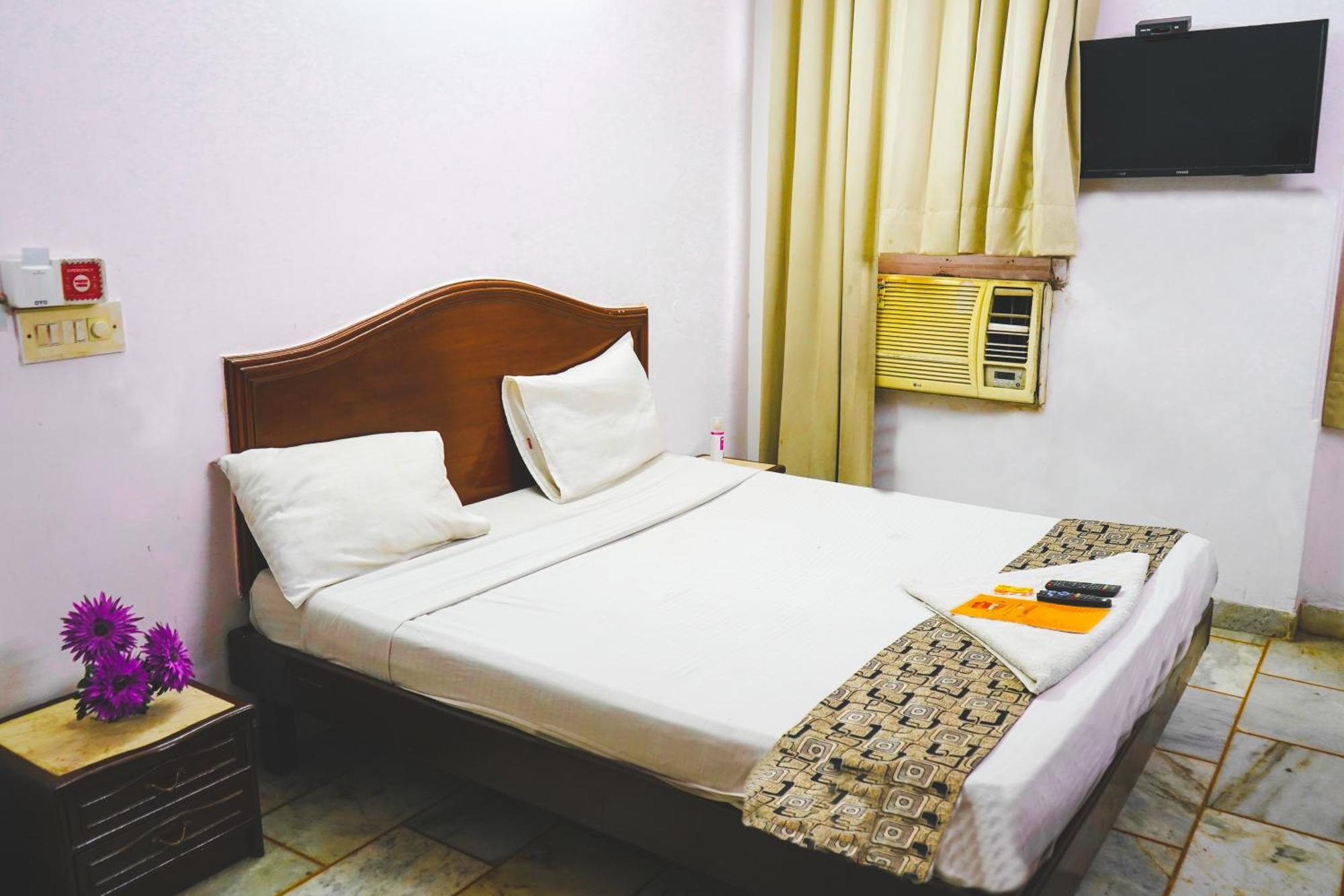 Hotel Iconic Residency - Near Ganga Ram Hospital New Delhi