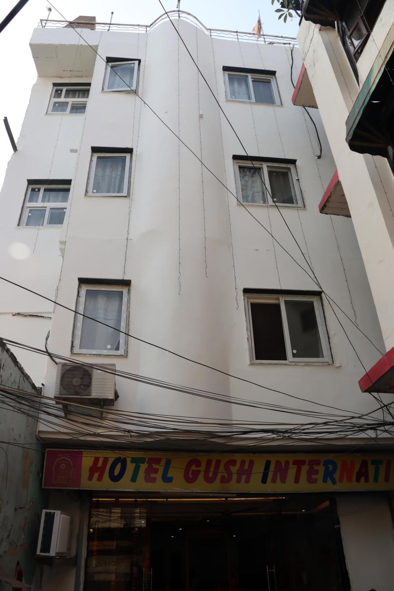 Gush At Railway Station Hotel