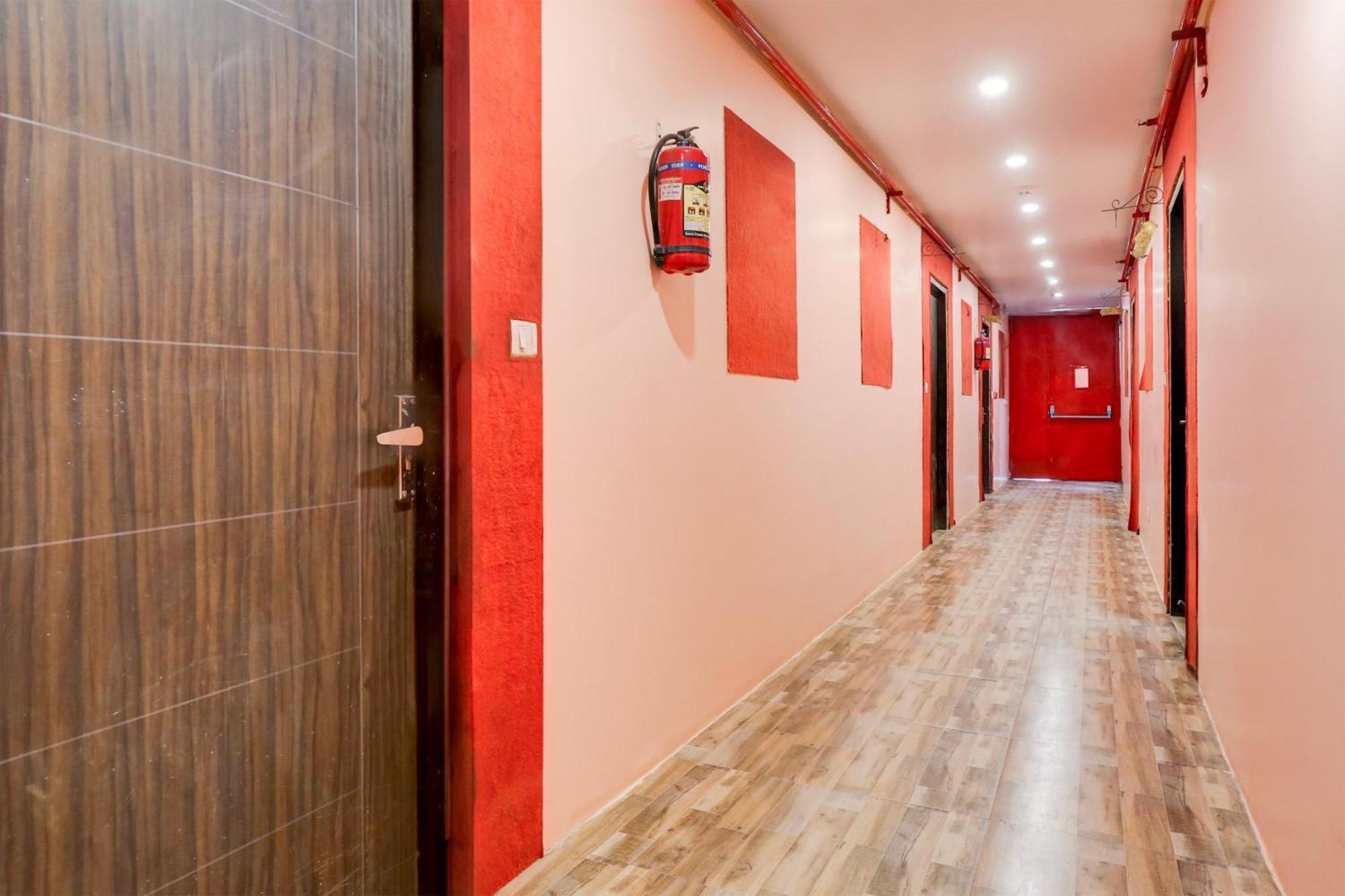 Hotel O S J Residency