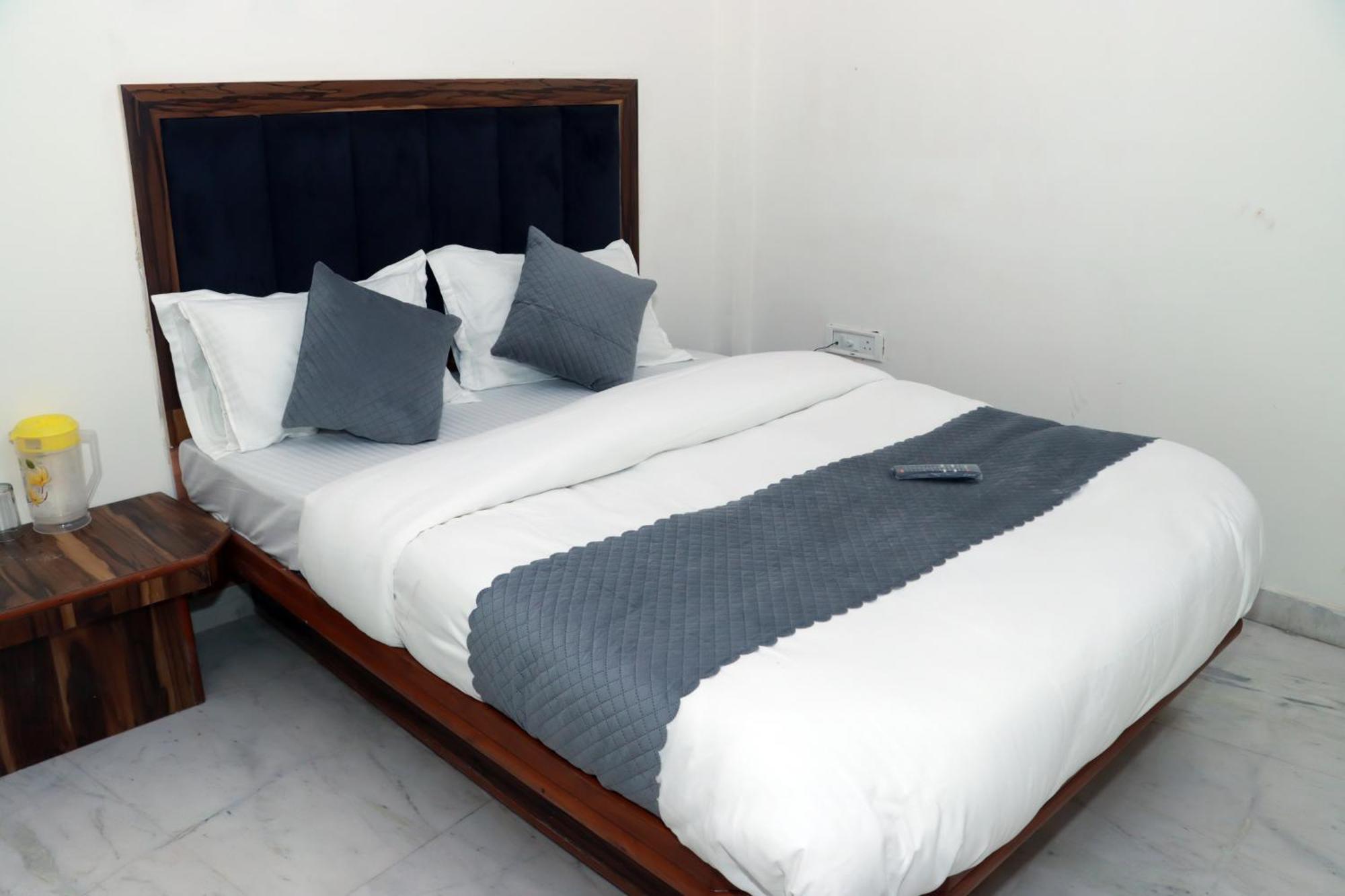 Hotel Gush At Railway Station