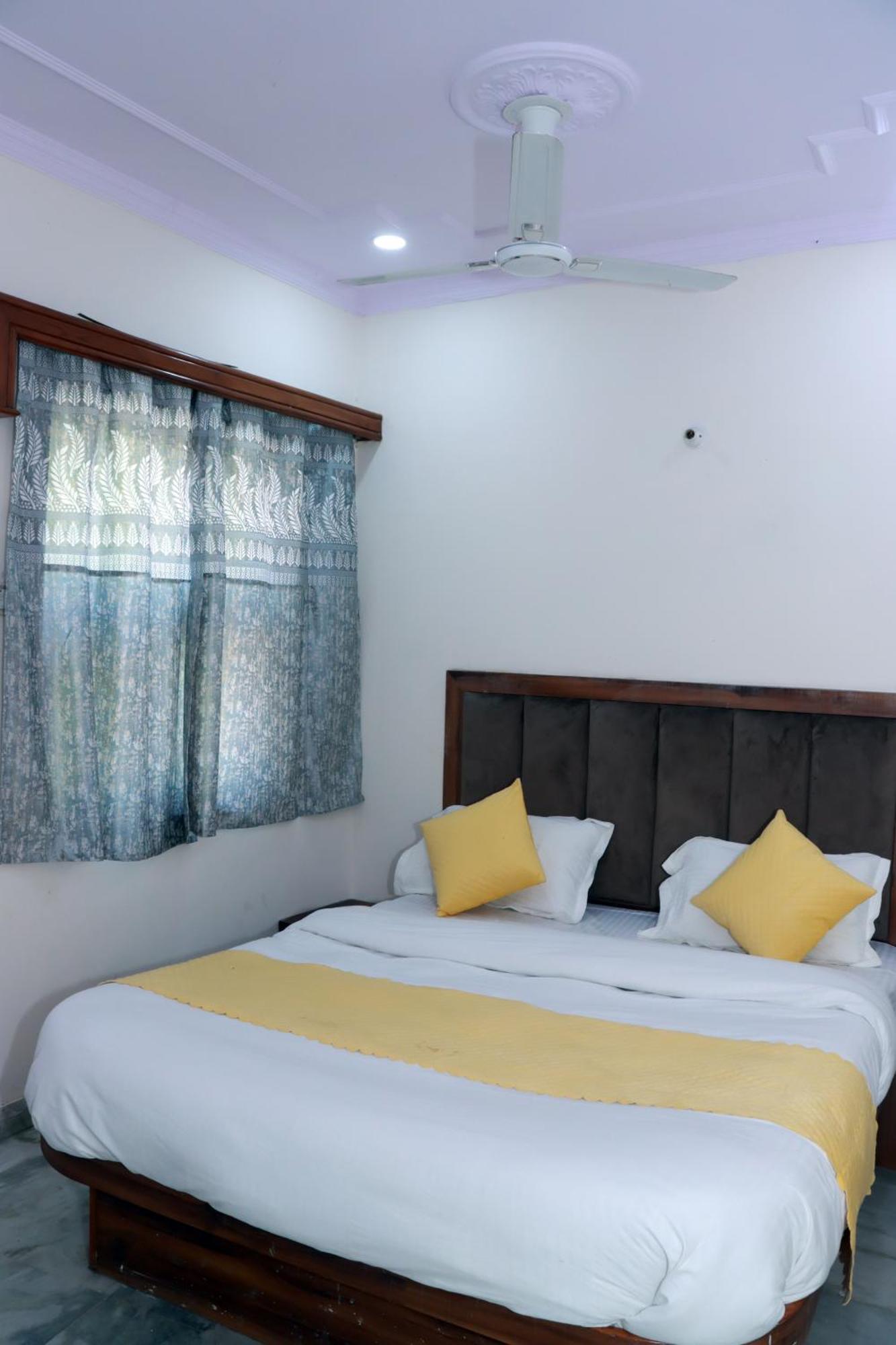 Hotel Gush At Railway Station