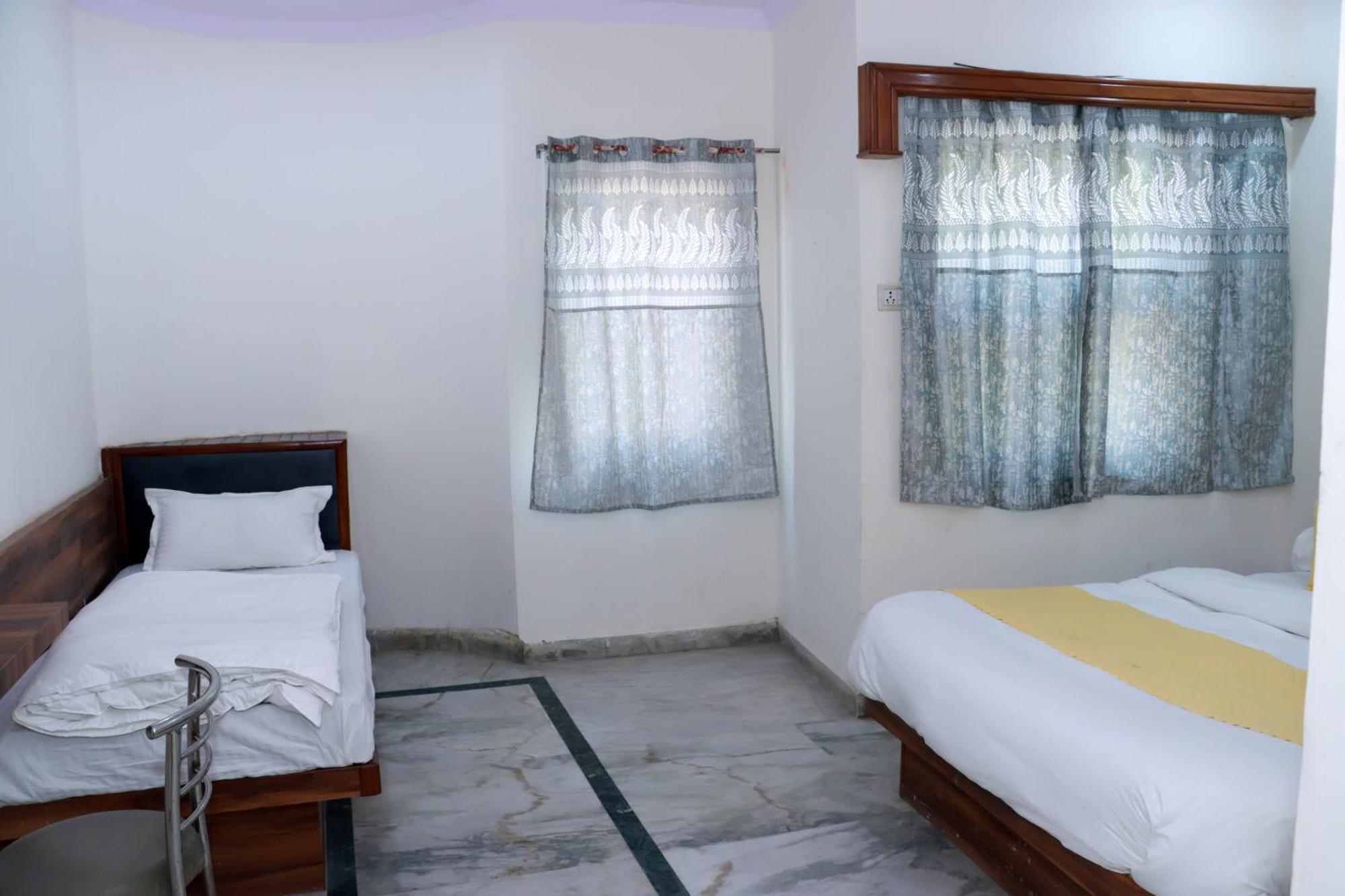 Gush At Railway Station Hotel New Delhi
