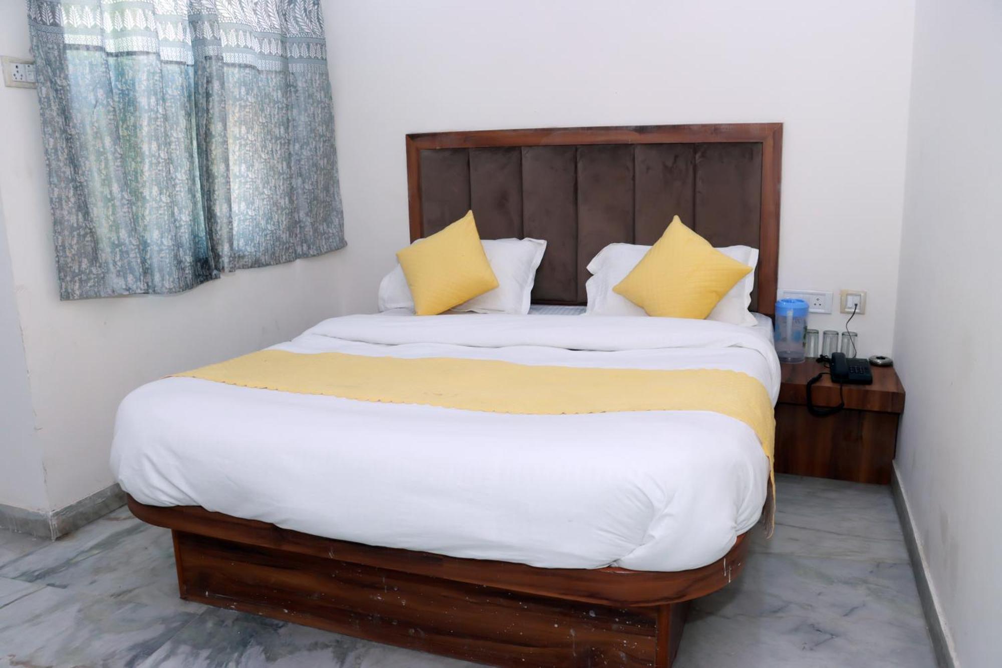 Hotel Gush At Railway Station New Delhi