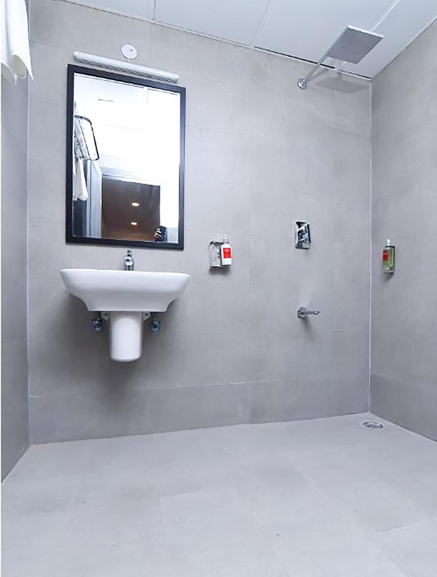 White House - Kamla Nagar Banglow Road 4* New Delhi