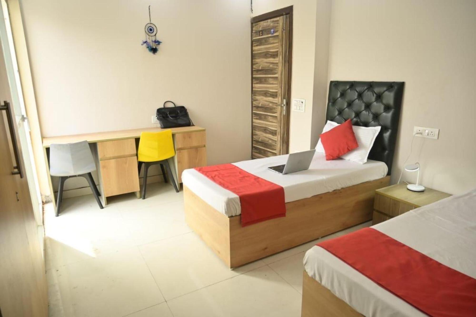 Hotel White House - Kamla Nagar Banglow Road 4*