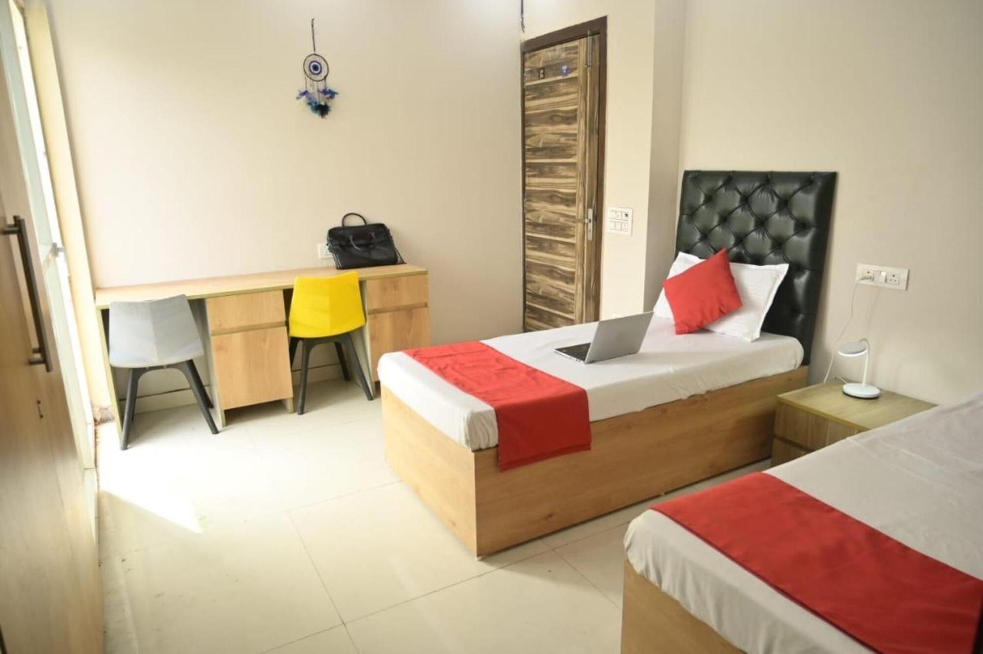 White House - Kamla Nagar Banglow Road Hotel New Delhi