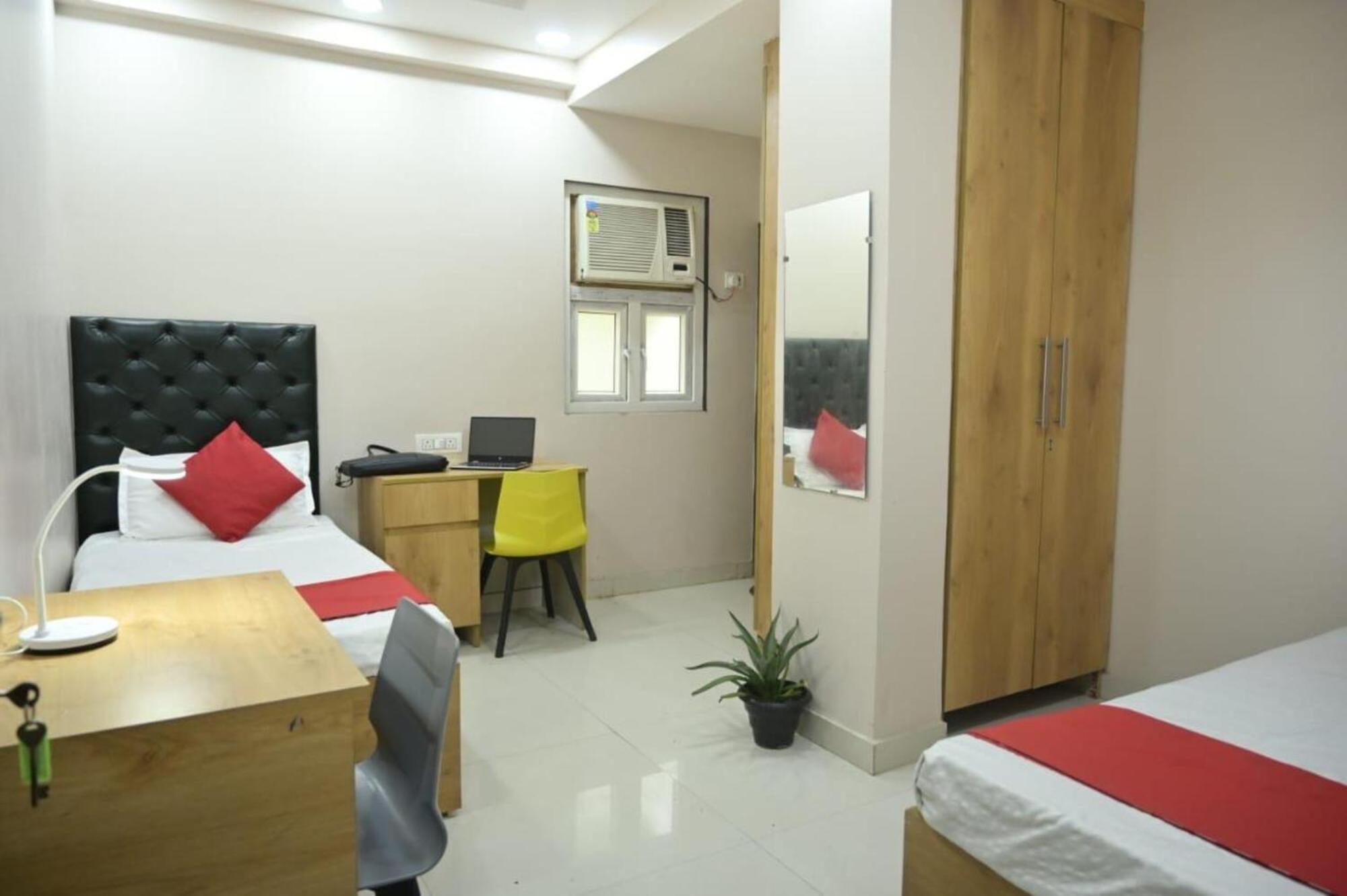 White House - Kamla Nagar Banglow Road 4*