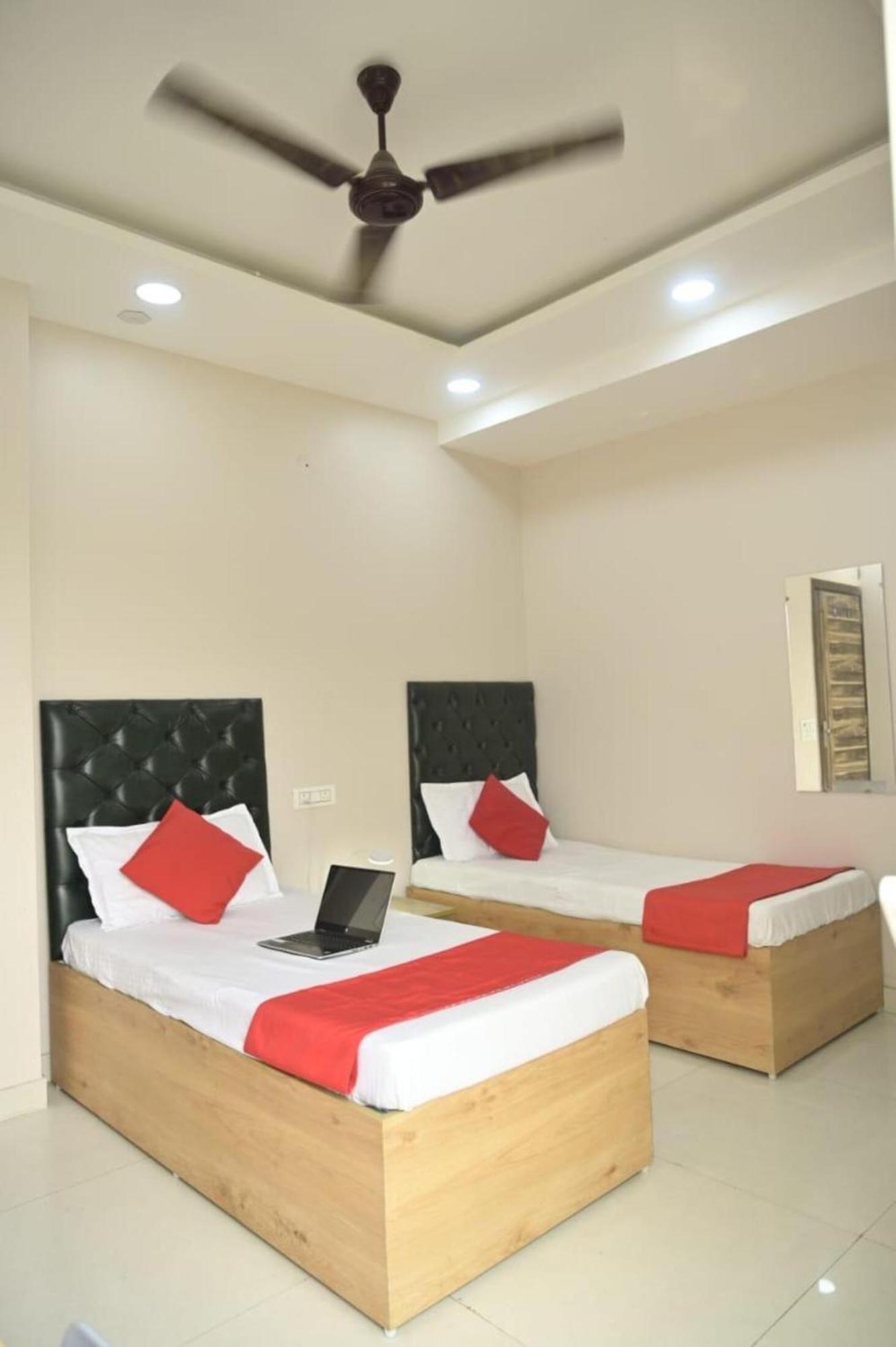 White House - Kamla Nagar Banglow Road 4* New Delhi