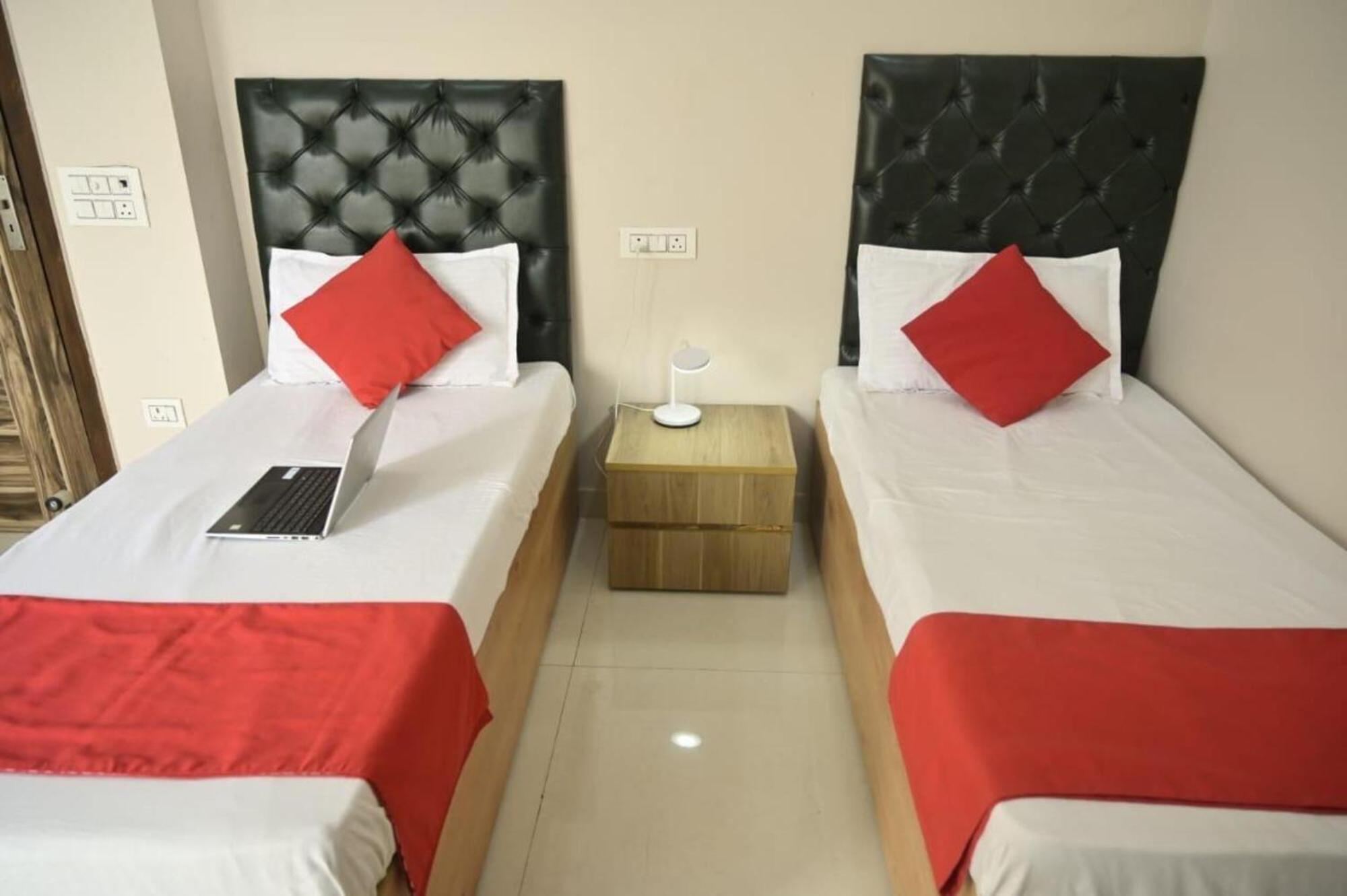 Hotel White House - Kamla Nagar Banglow Road