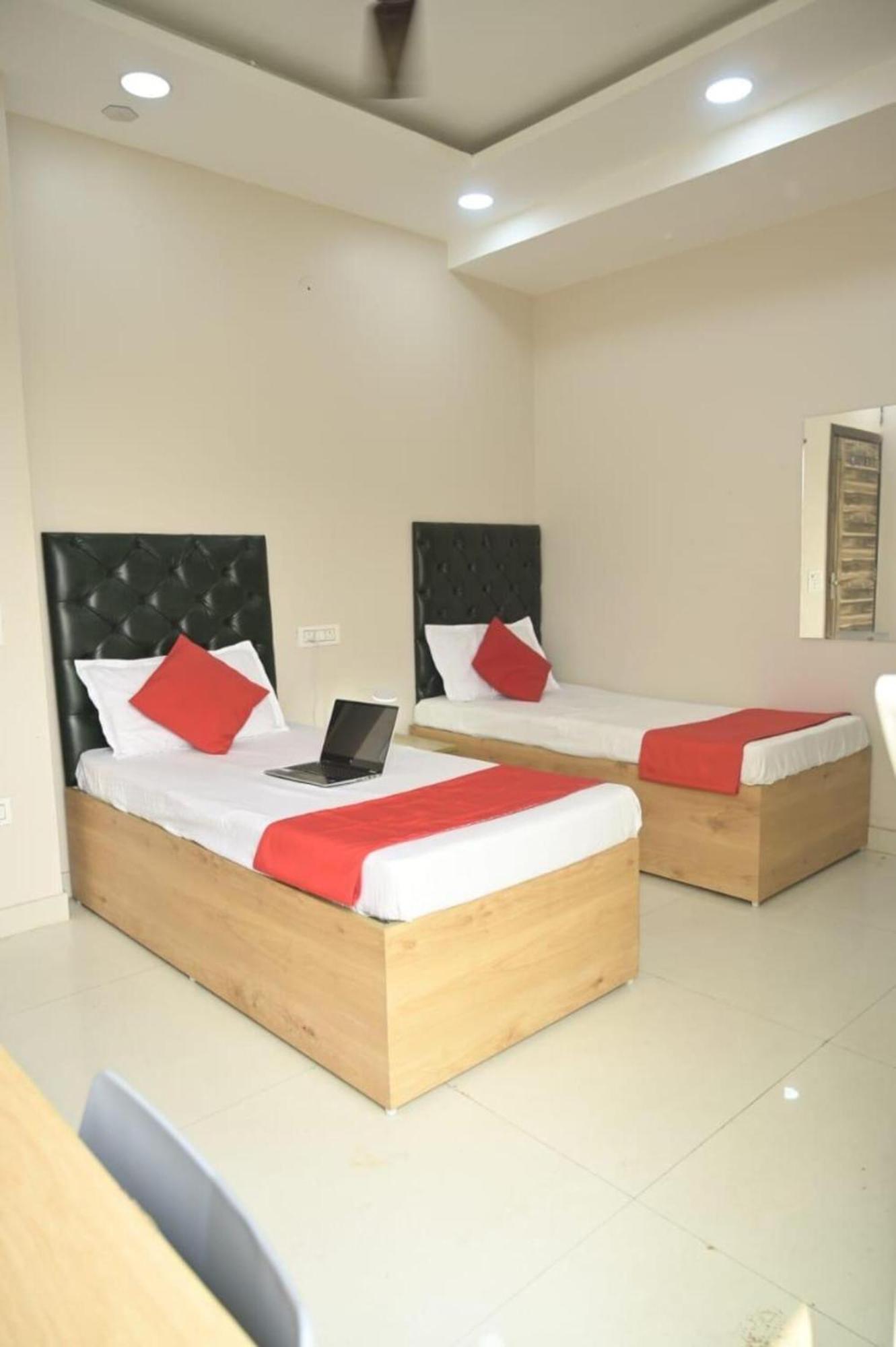 White House - Kamla Nagar Banglow Road New Delhi