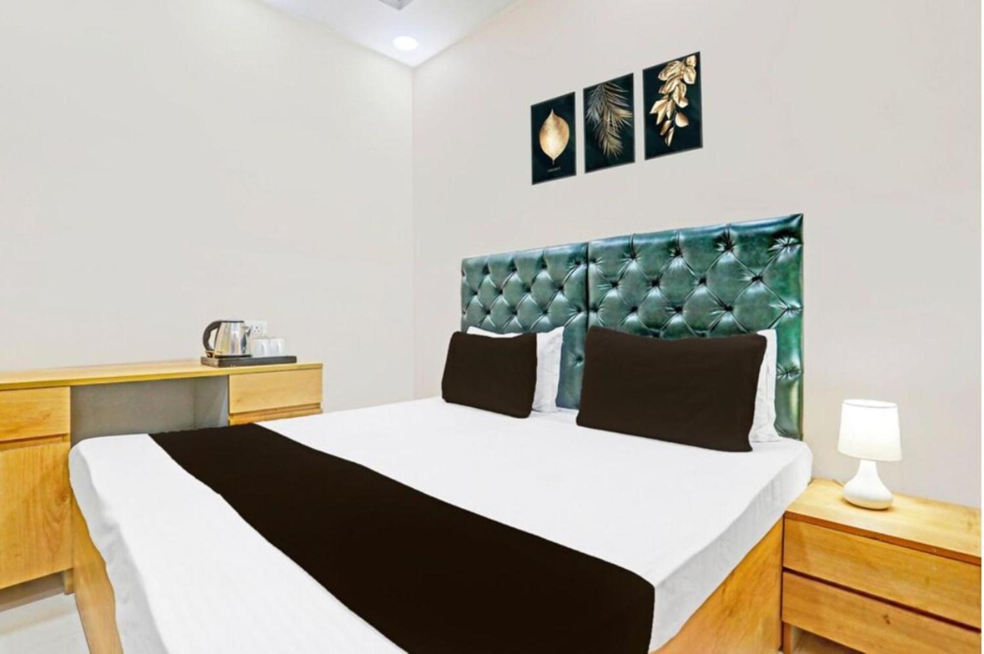 White House - Kamla Nagar Banglow Road Hotel