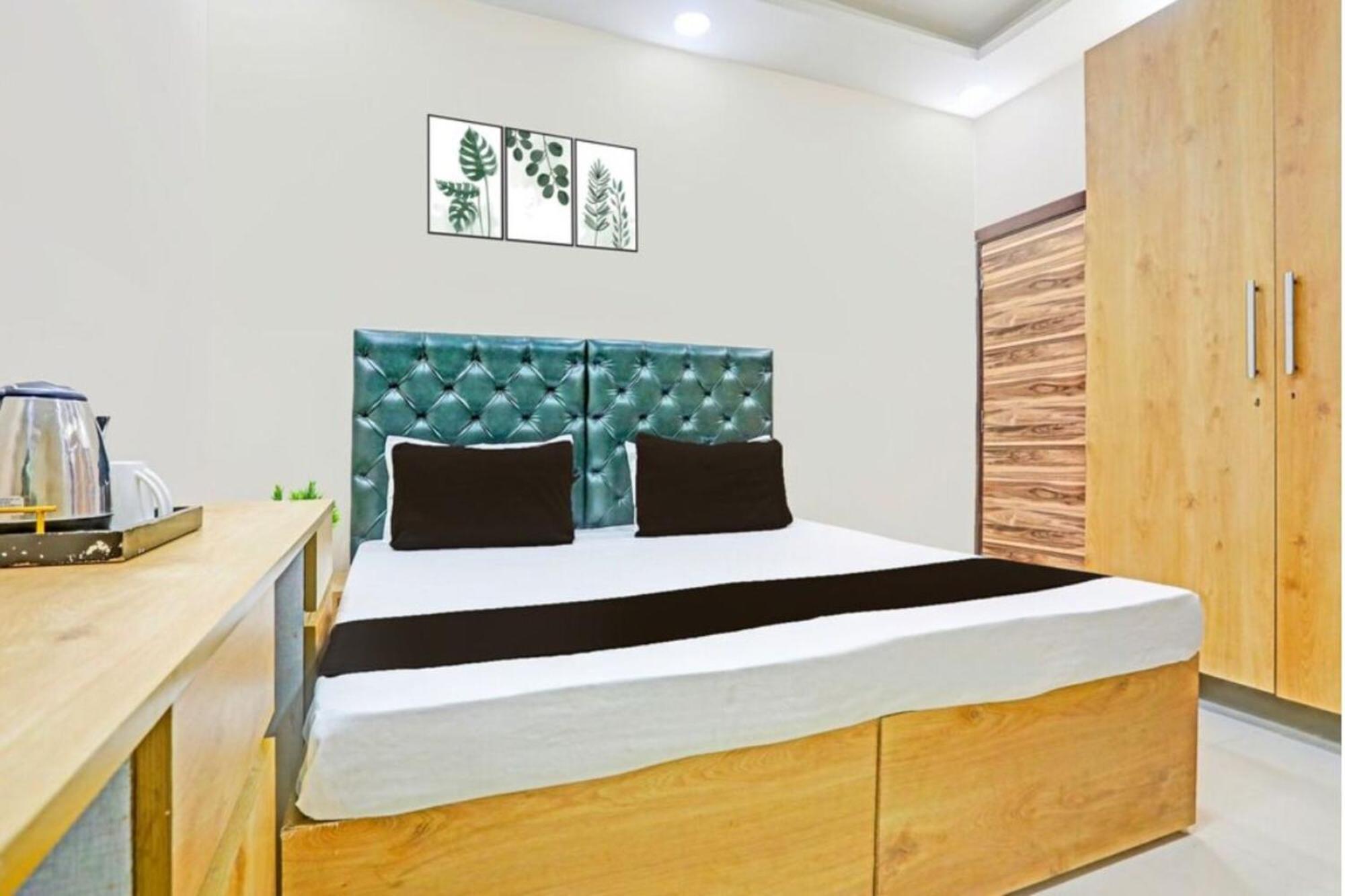 White House - Kamla Nagar Banglow Road Hotel