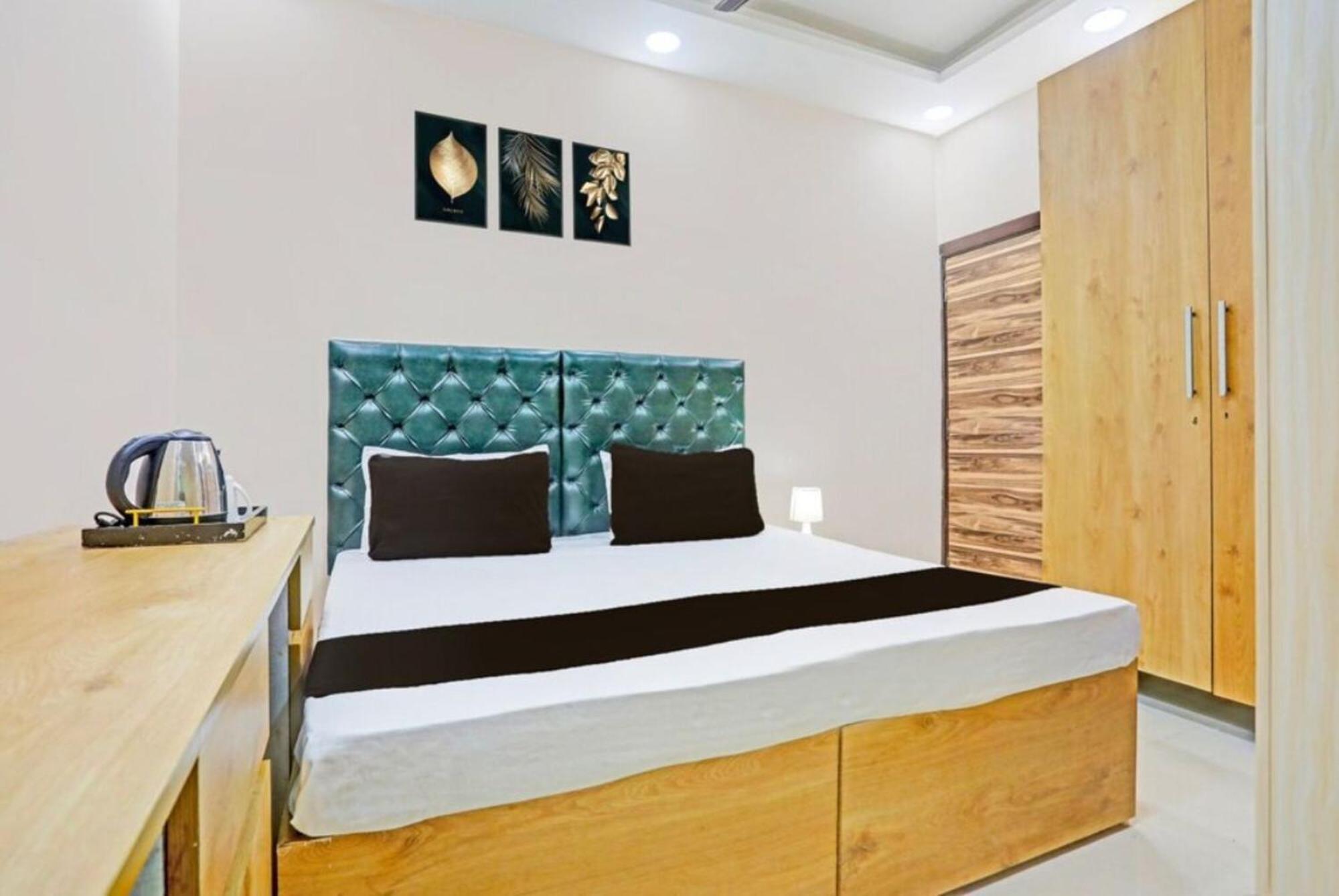 White House - Kamla Nagar Banglow Road New Delhi