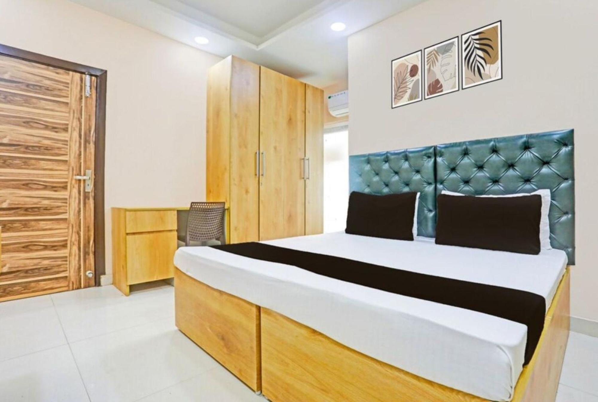 White House - Kamla Nagar Banglow Road 4*