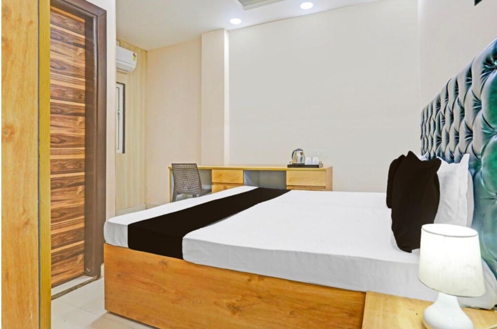 Hotel White House - Kamla Nagar Banglow Road New Delhi