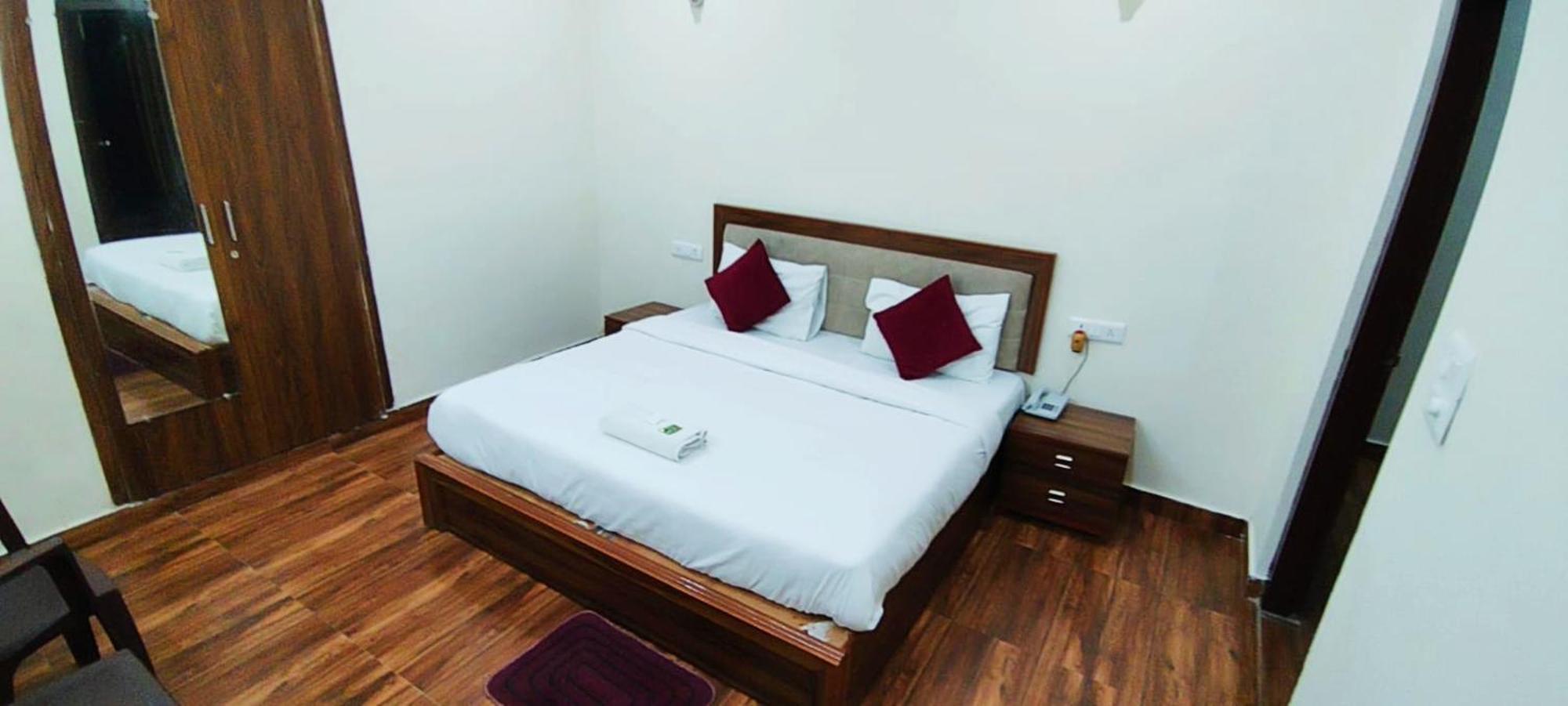 Luxury In Safdarjung Enclave Near Aiims & Safdarjung Hospital Hotel