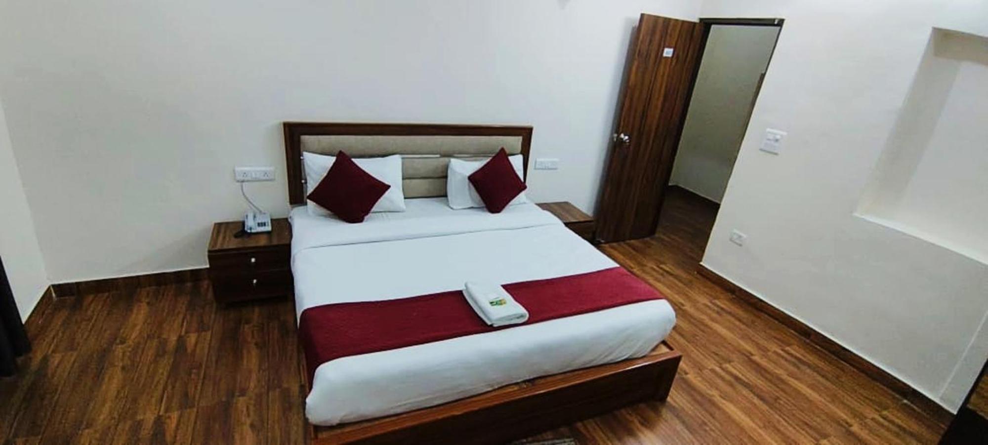 Luxury In Safdarjung Enclave Near Aiims & Safdarjung Hospital Hotel