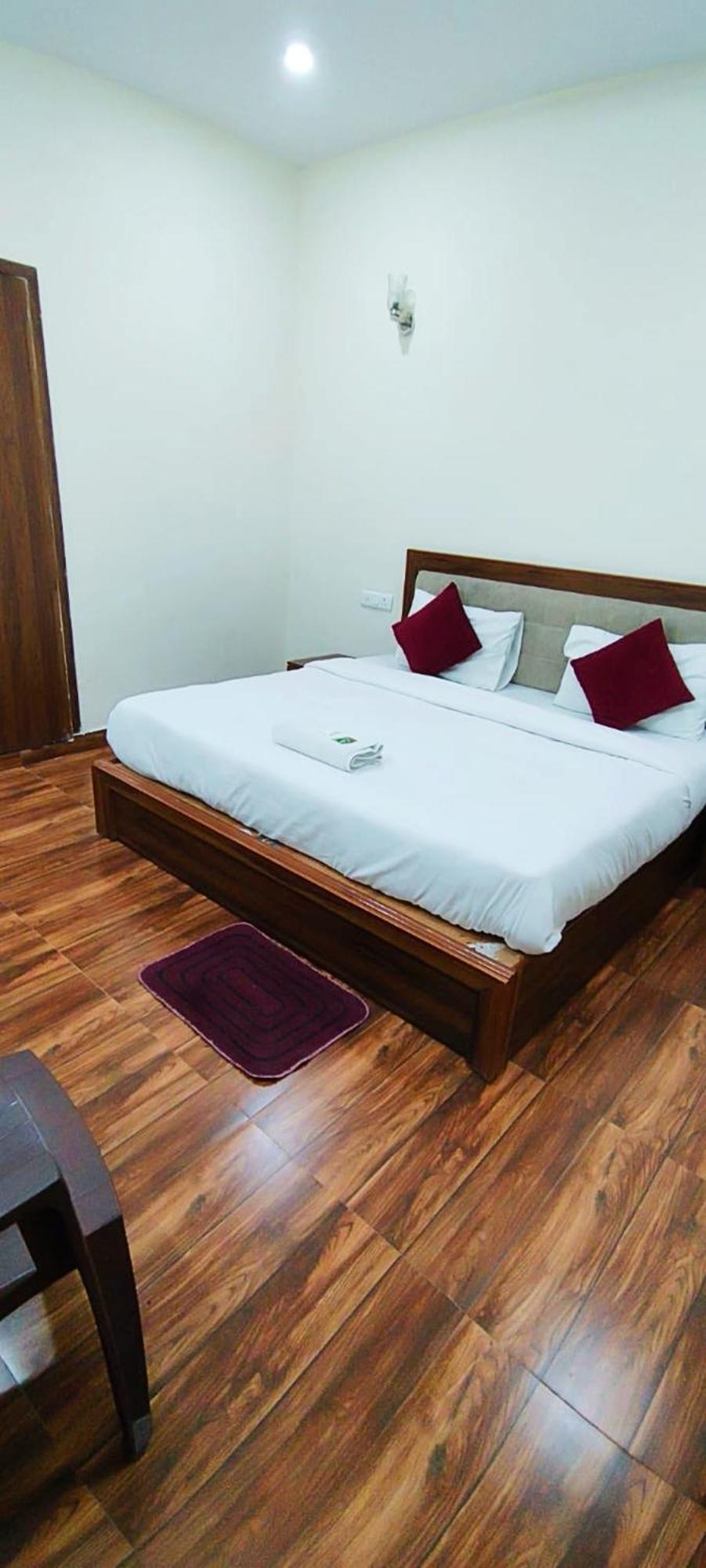 Hotel Luxury In Safdarjung Enclave Near Aiims & Safdarjung Hospital New Delhi