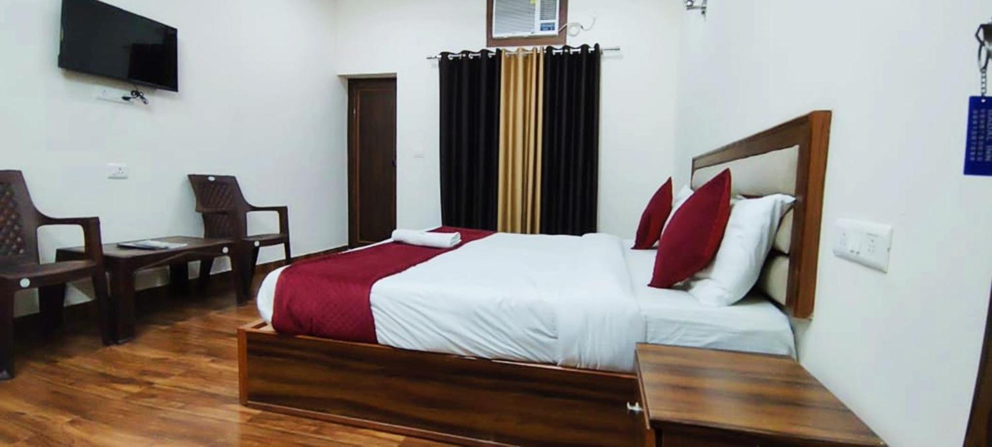 Luxury In Safdarjung Enclave Near Aiims & Safdarjung Hospital New Delhi