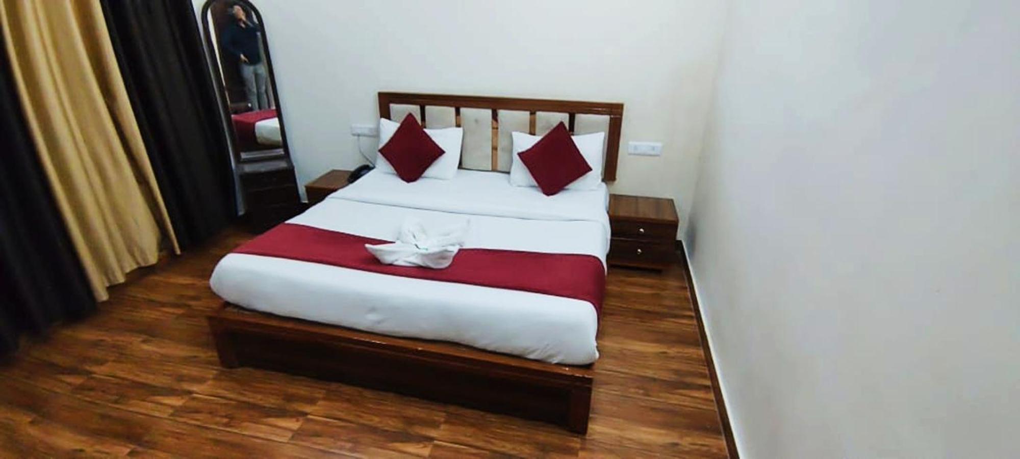 Hotel Luxury In Safdarjung Enclave Near Aiims & Safdarjung Hospital New Delhi