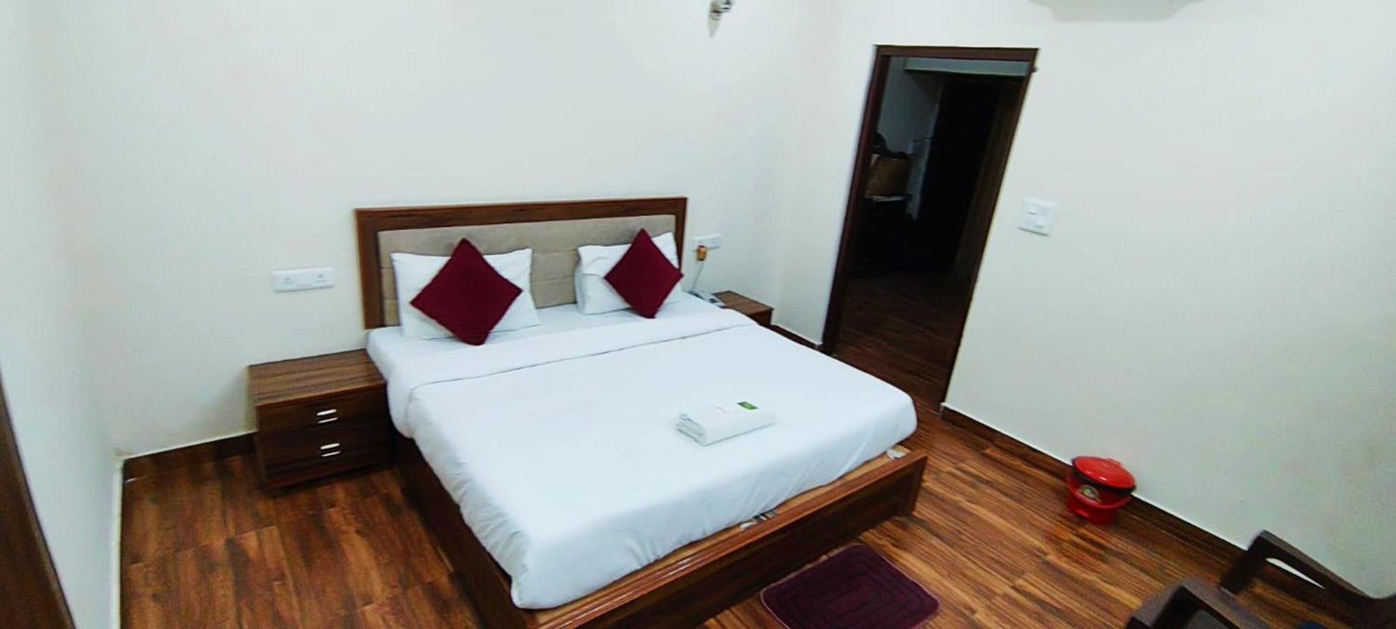 Luxury In Safdarjung Enclave Near Aiims & Safdarjung Hospital 3* New Delhi