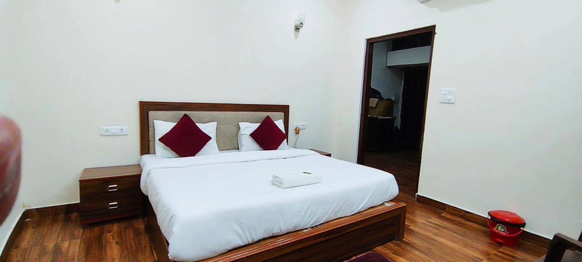 Luxury In Safdarjung Enclave Near Aiims & Safdarjung Hospital Hotel