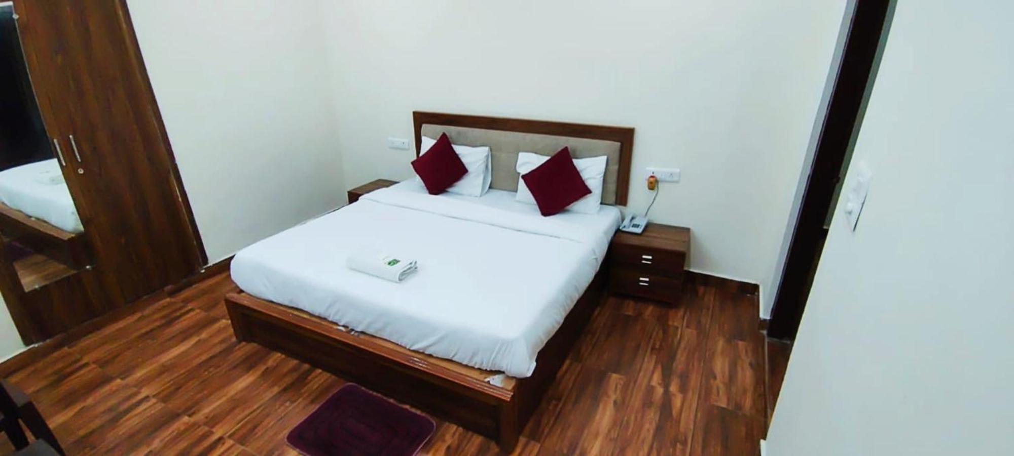 Hotel Luxury In Safdarjung Enclave Near Aiims & Safdarjung Hospital New Delhi