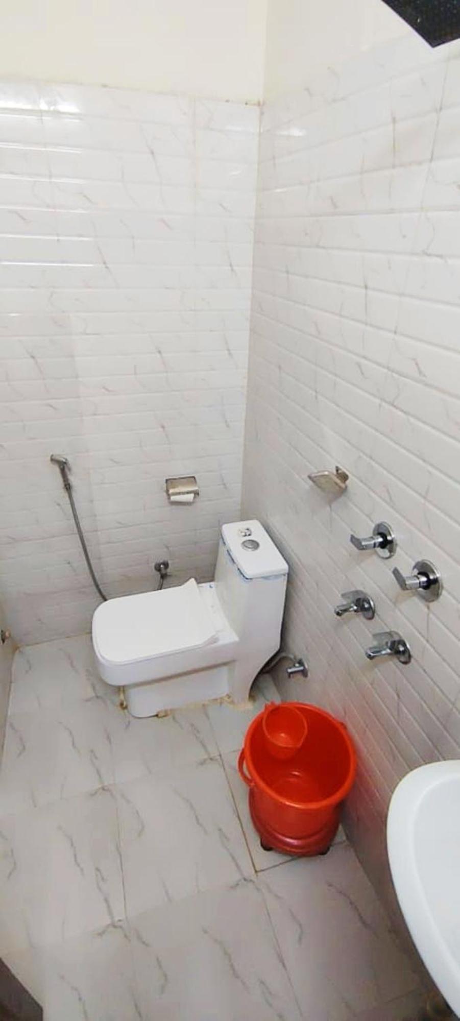 Luxury In Safdarjung Enclave Near Aiims & Safdarjung Hospital 3*