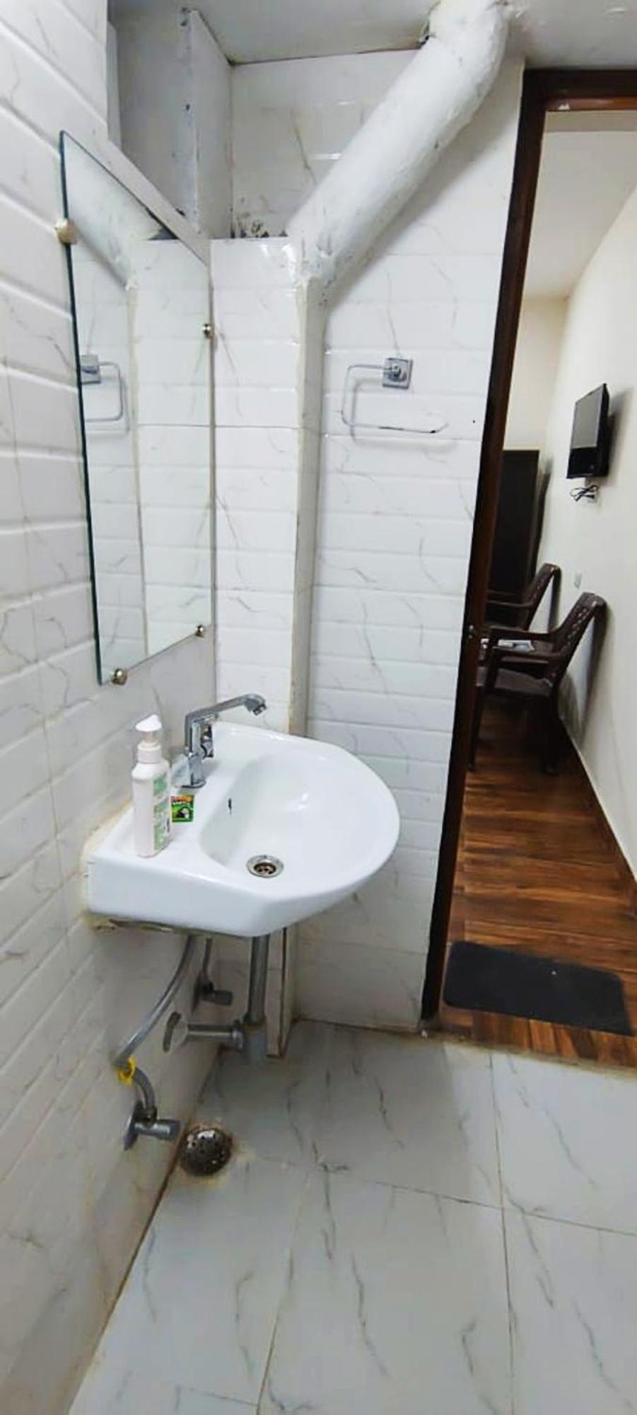 Luxury In Safdarjung Enclave Near Aiims & Safdarjung Hospital New Delhi