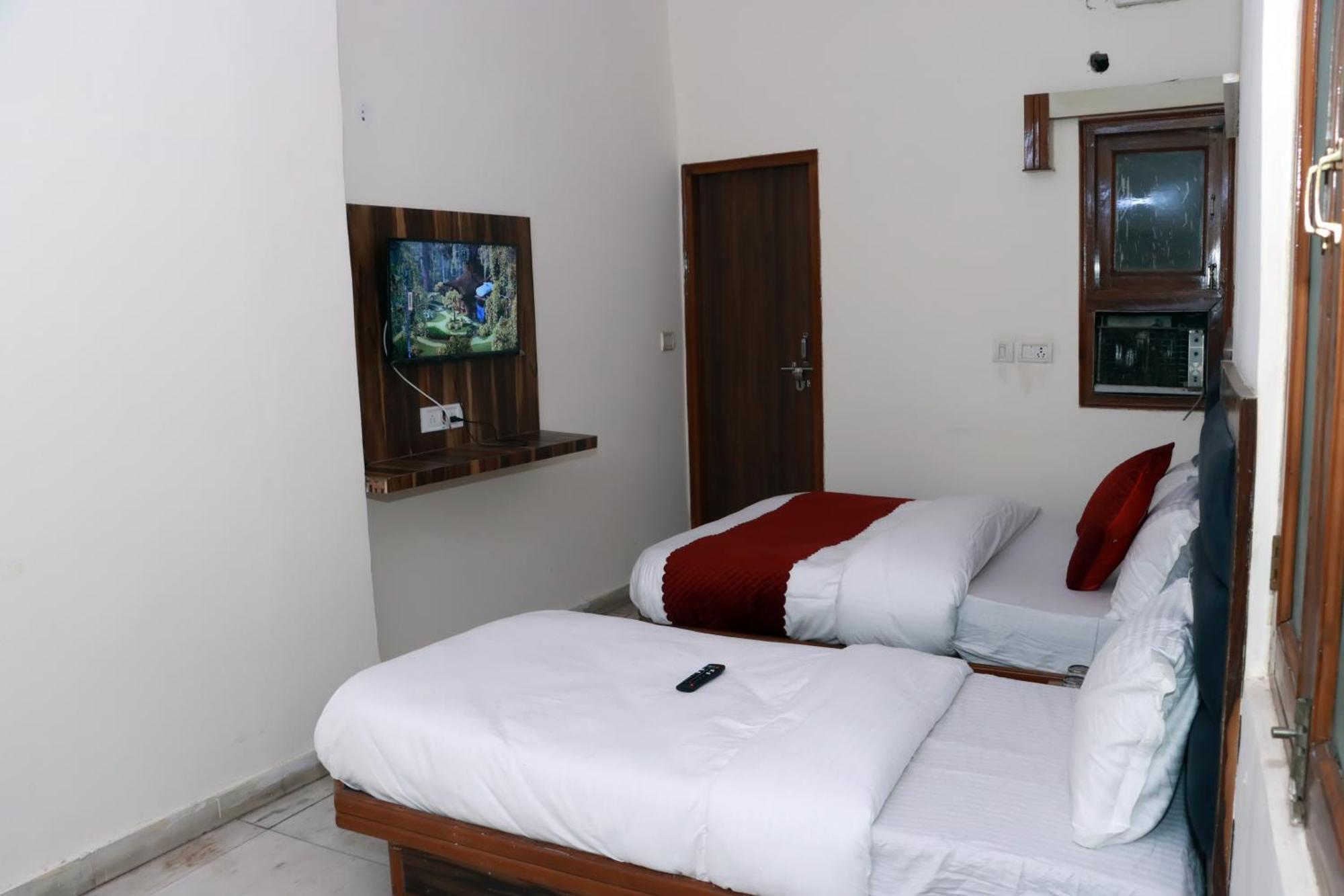 Gush At Railway Station Hotel 3*