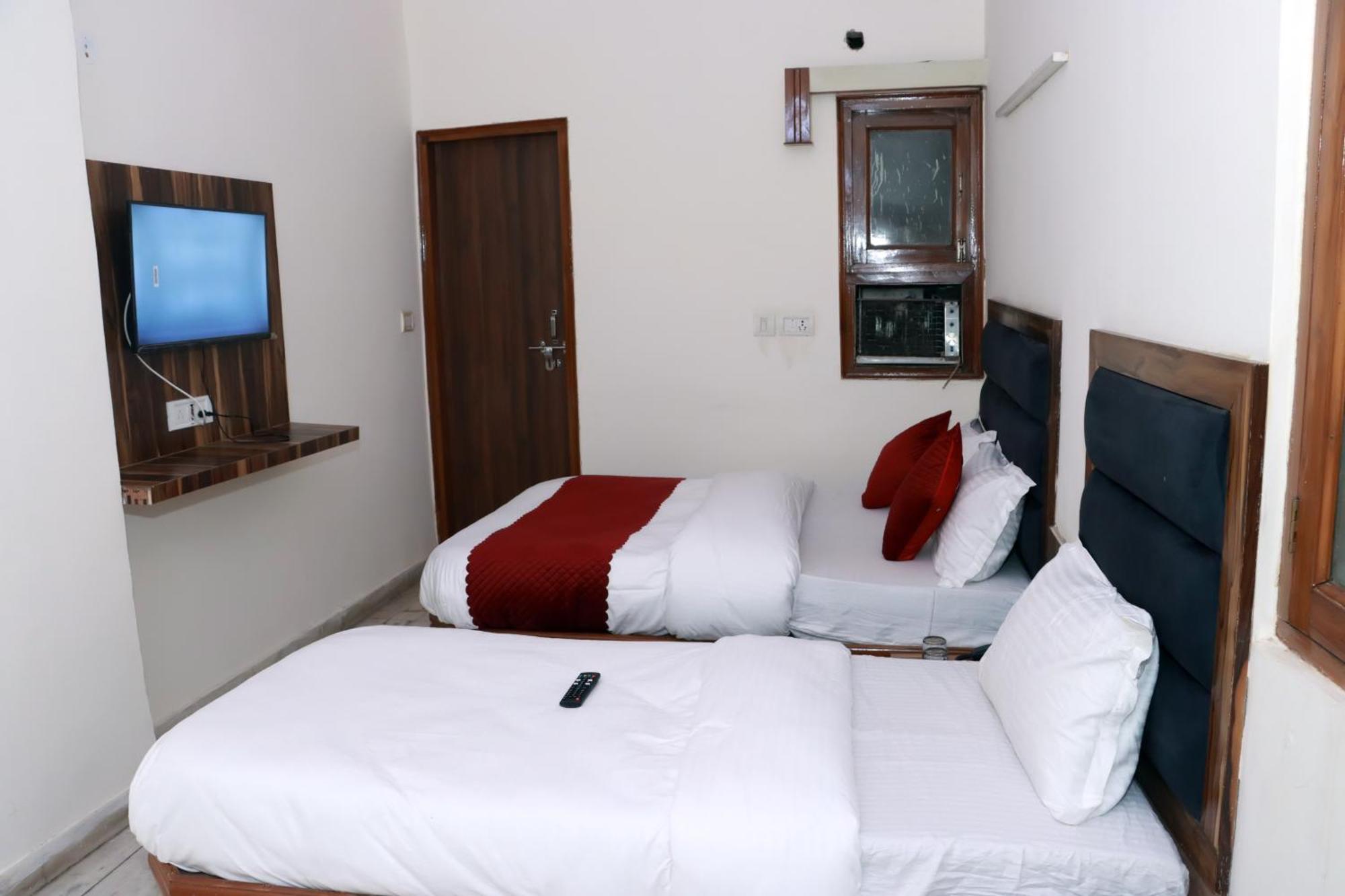 Gush At Railway Station Hotel