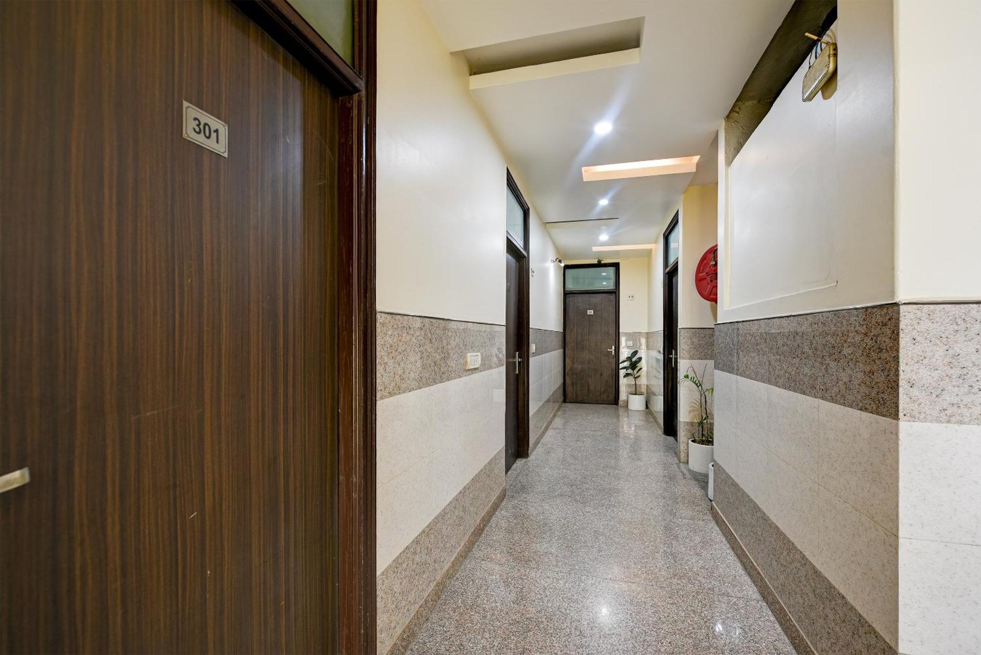 Casa de hóspedes In Bb - Mayank Plaza-near Igi Airport Terminal-3 Nova Deli