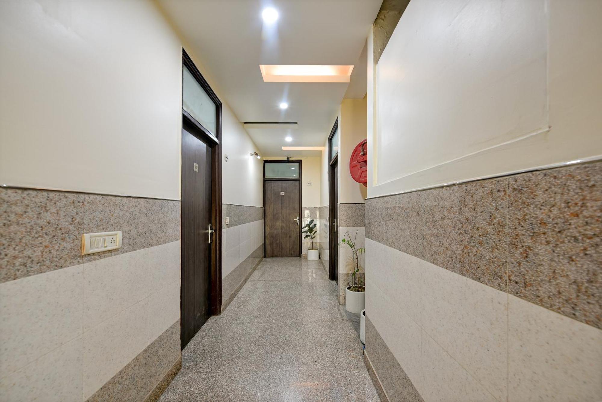 In Bb - Mayank Plaza-near Igi Airport Terminal-3 *