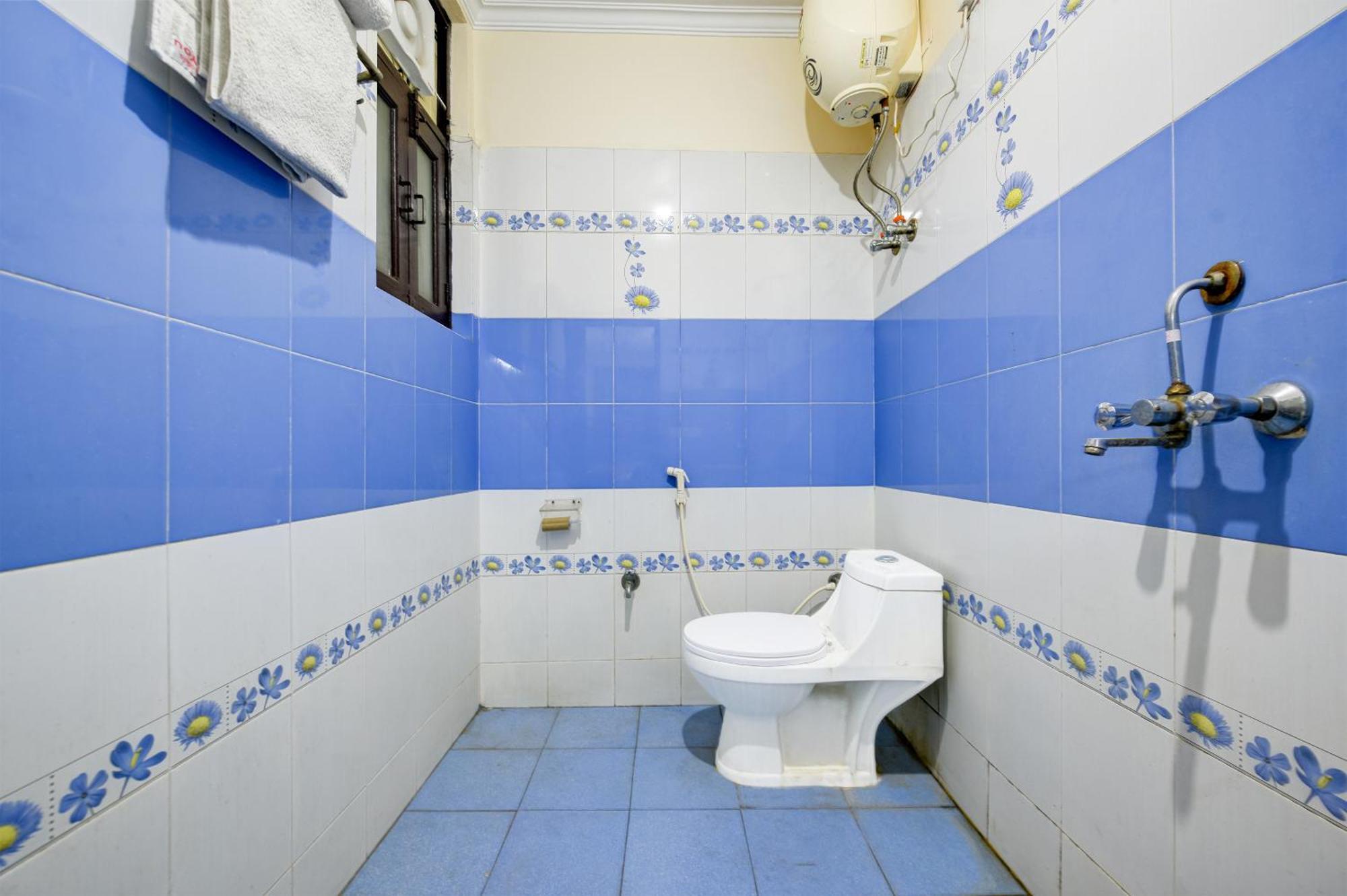 In Bb - Mayank Plaza-near Igi Airport Terminal-3 *