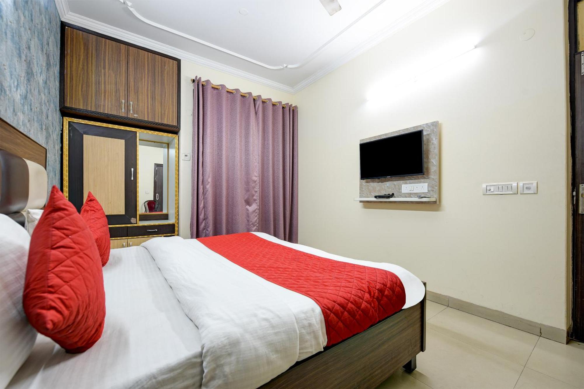 In Bb - Mayank Plaza-near Igi Airport Terminal-3 Casa de hóspedes