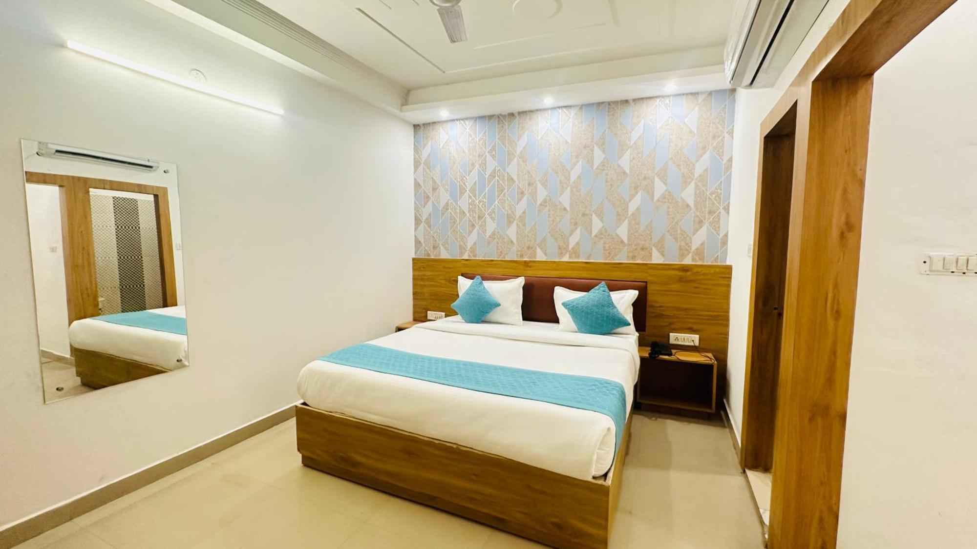 Hotel Ink Haven Near Delhi Airport 3*