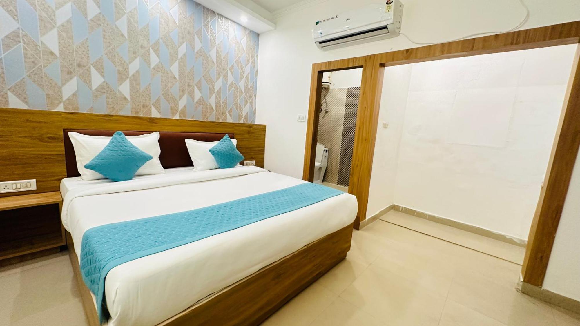 Hotel Ink Haven Near Delhi Airport 3*