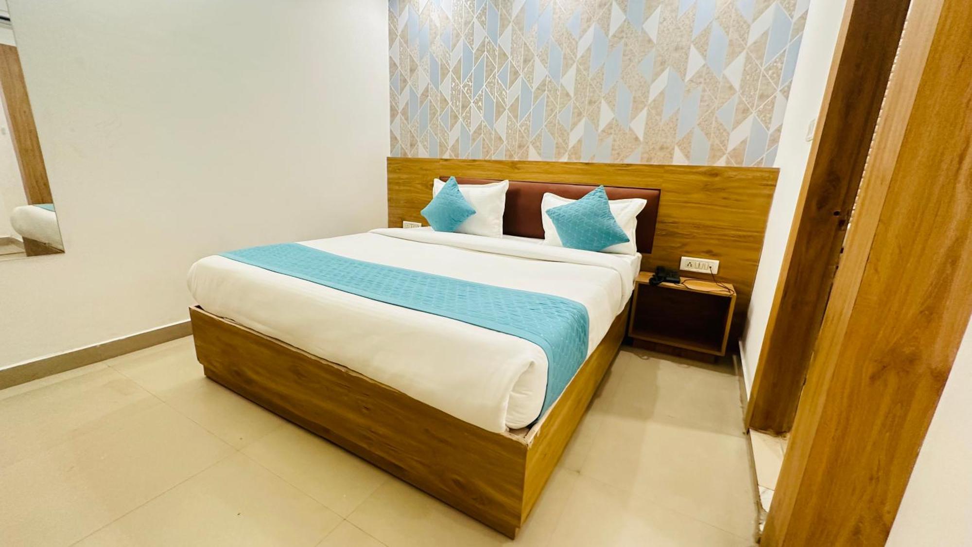 Hotel Ink Haven Near Delhi Airport