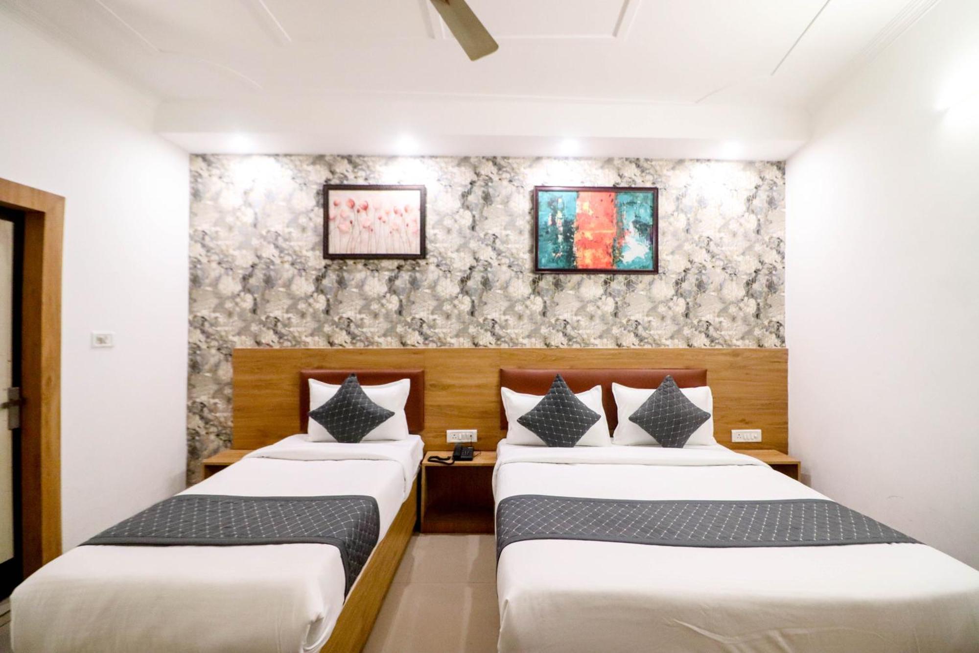 Hotel Ink Haven Near Delhi Airport 3*