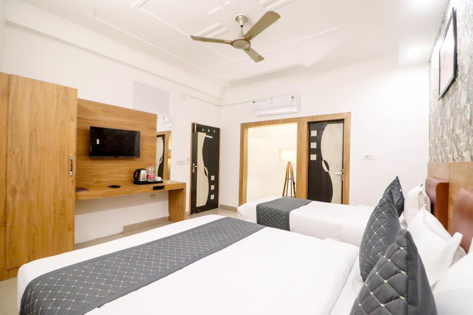 Ink Haven Near Delhi Airport Hotel 3*