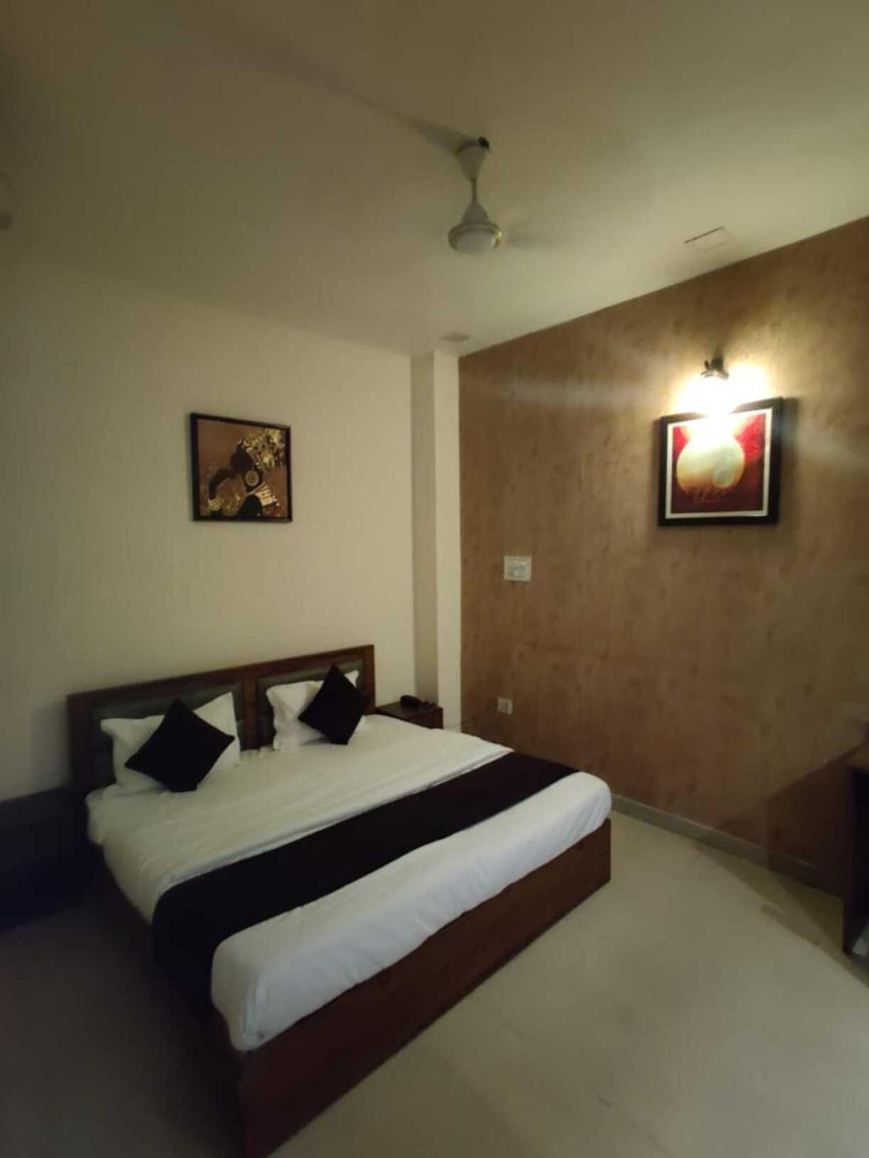 Malviya - Begumpur Bed & Breakfast *